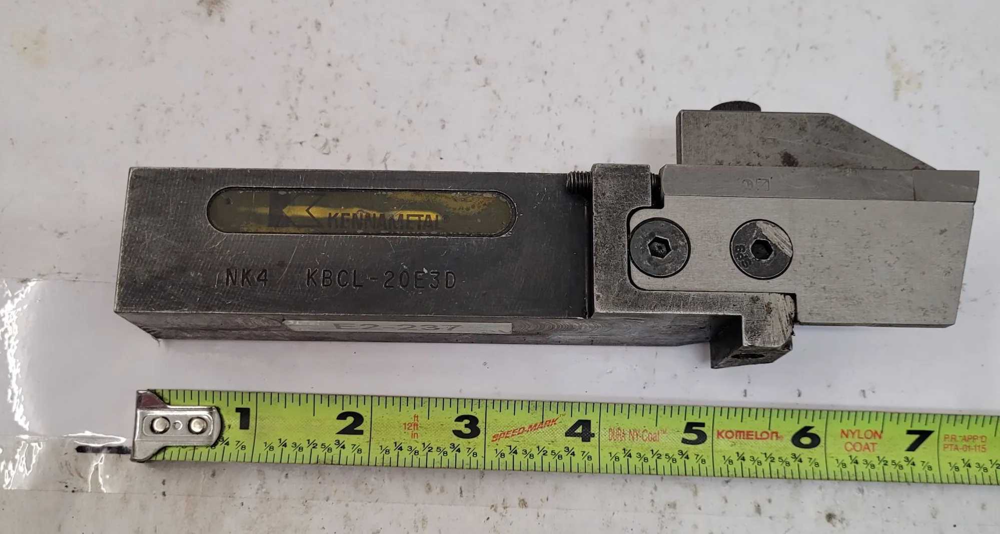 LOT OF 10 TURNING TOOLS - MULTIPLE BRANDS (KENNAMETAL, SANDVIK COROMANT, ISCAR) TOOLHOLDERS - MACHINE TOOLING