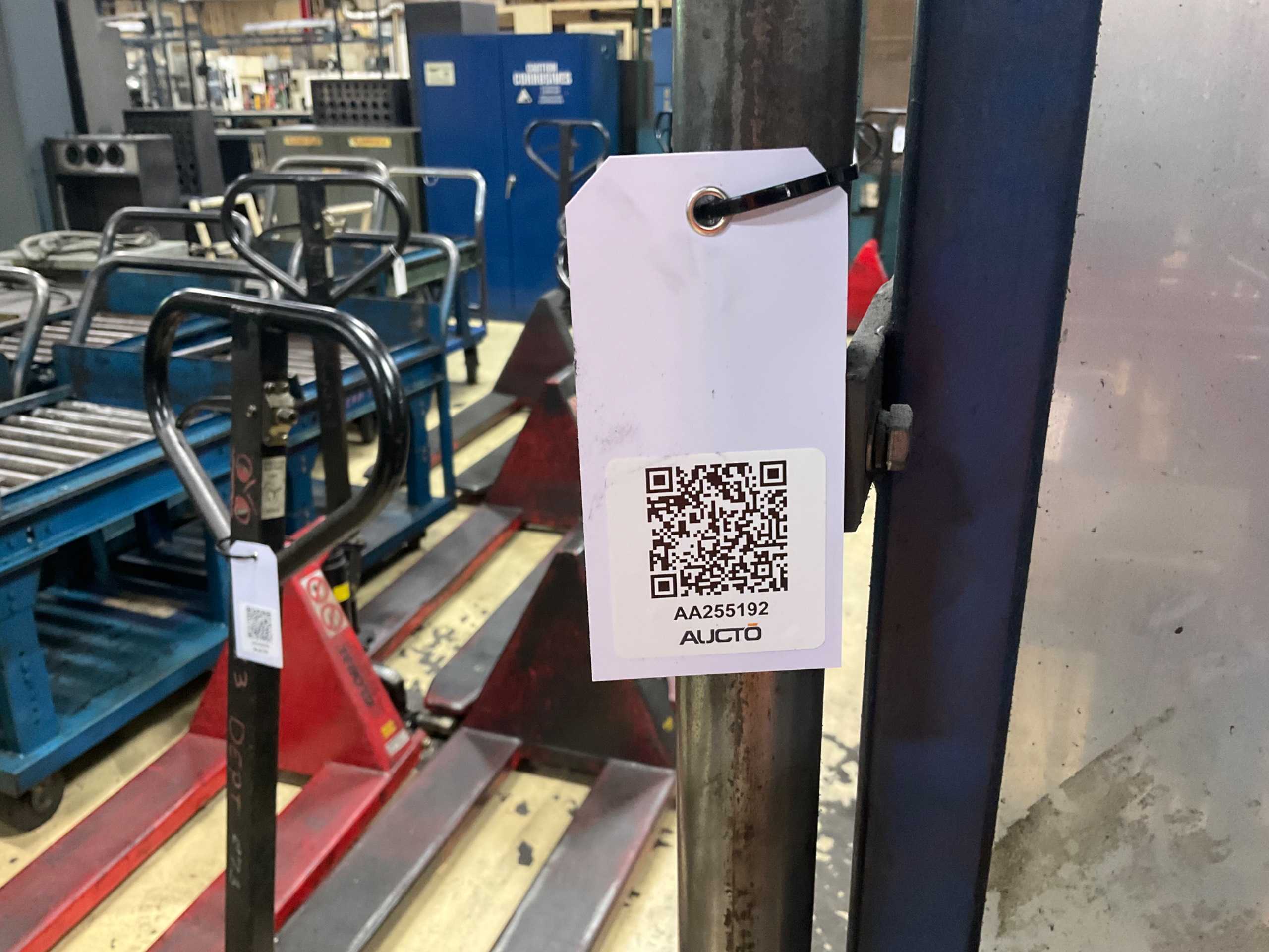 HYDRAULIC STRADDLE STACKER - MATERIAL HANDLING