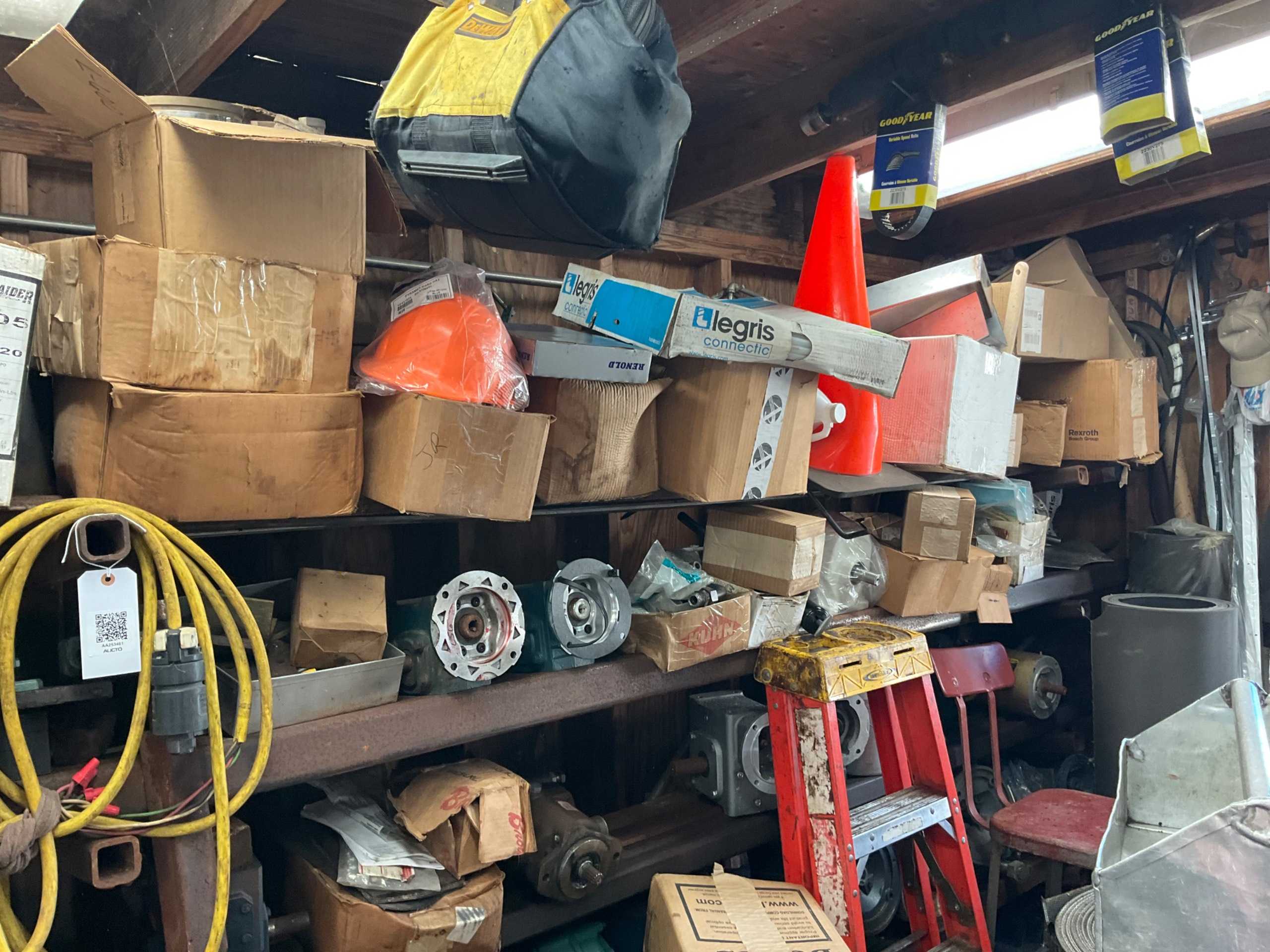 BULK QTY OF INDUSTRIAL PARTS - INDUSTRIAL PARTS