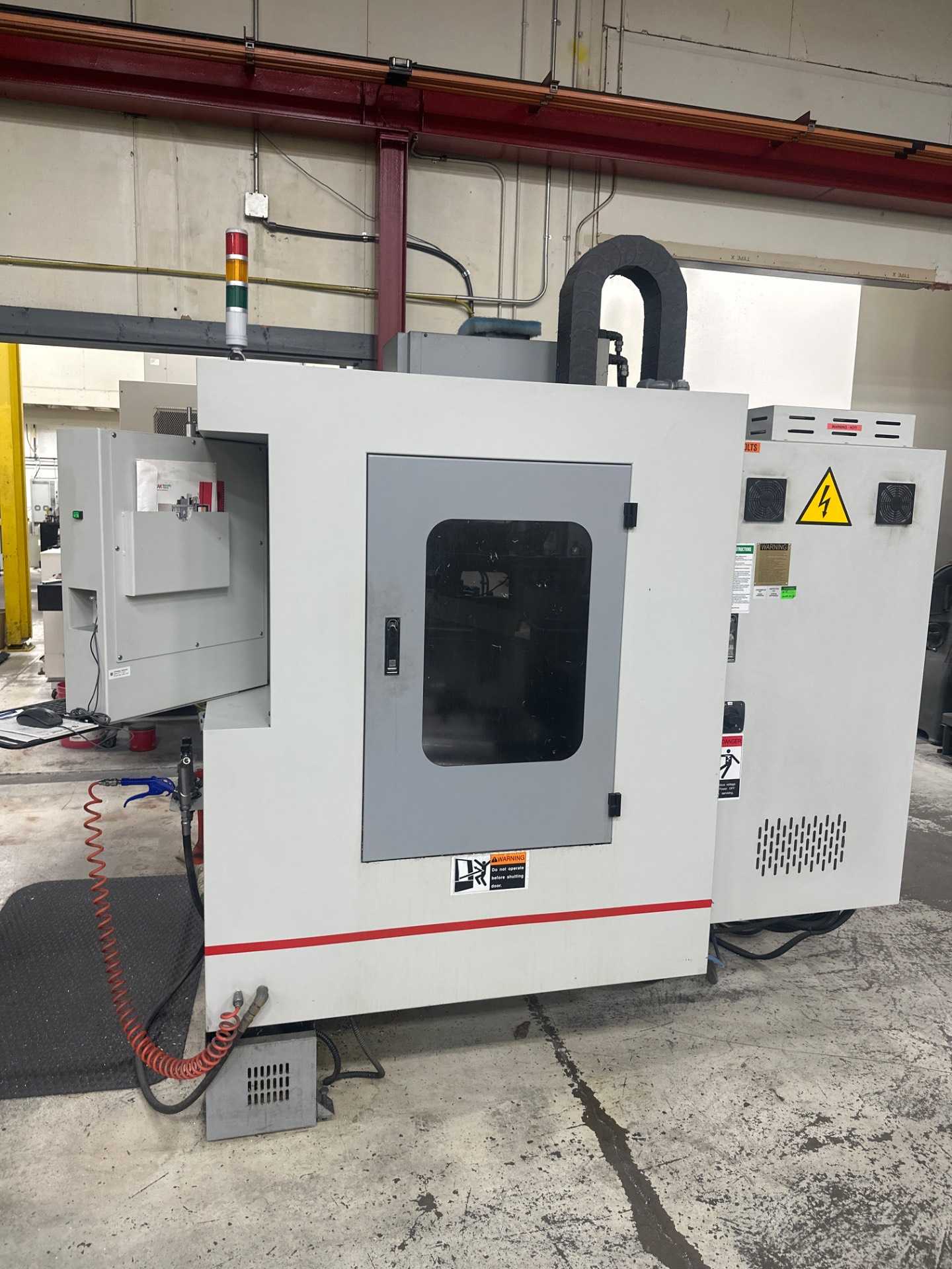 SOUTHWESTERN INDUSTRIES TRAK LPM VMC, 31X18.5X21IN, 8K RPM, CAT40, 16 ATC, PROTOTRAK PMX CNC - MILLING MACHINES