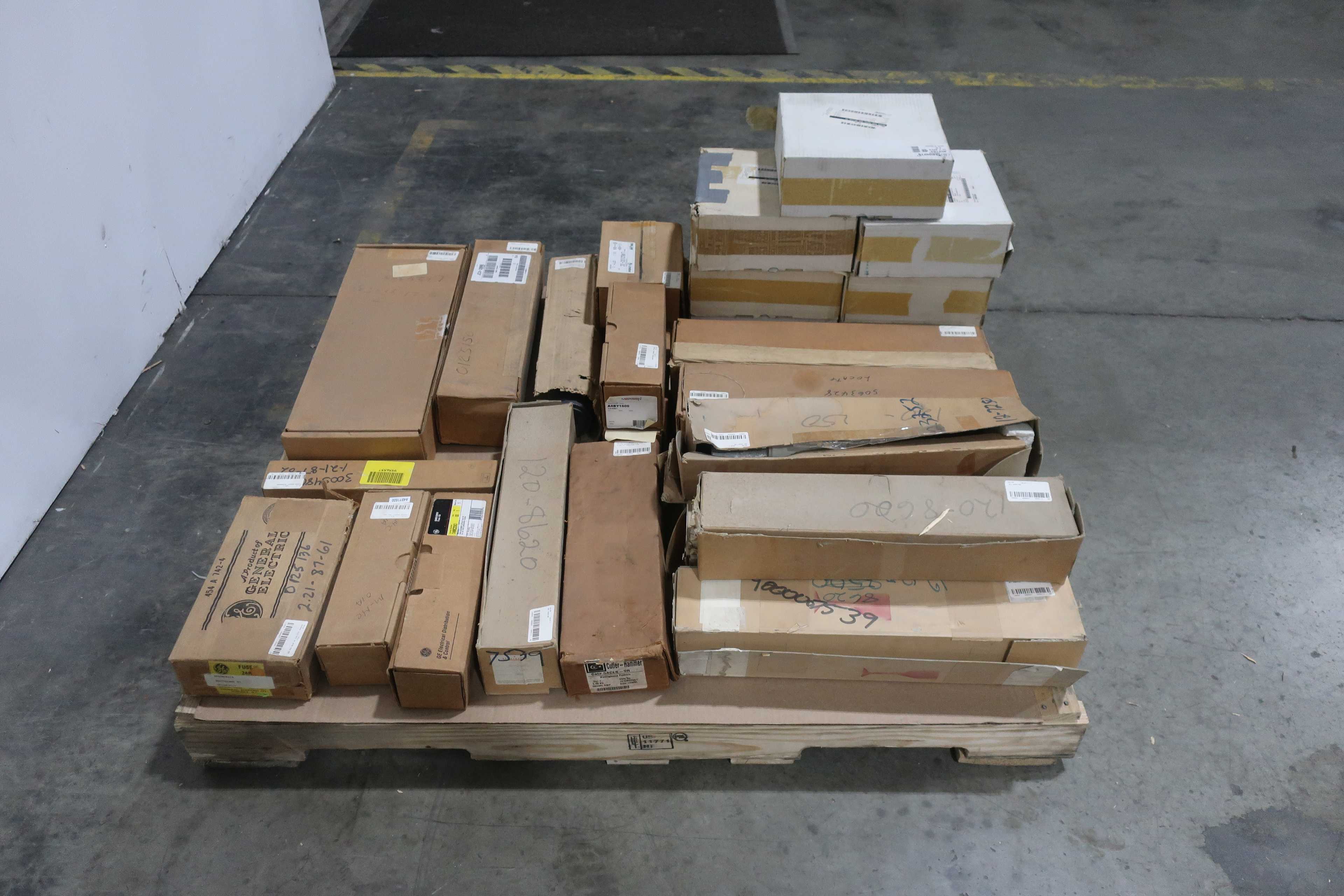 SKU 1739230 - PALLET OF ASSORTED FUSES - FUSES
