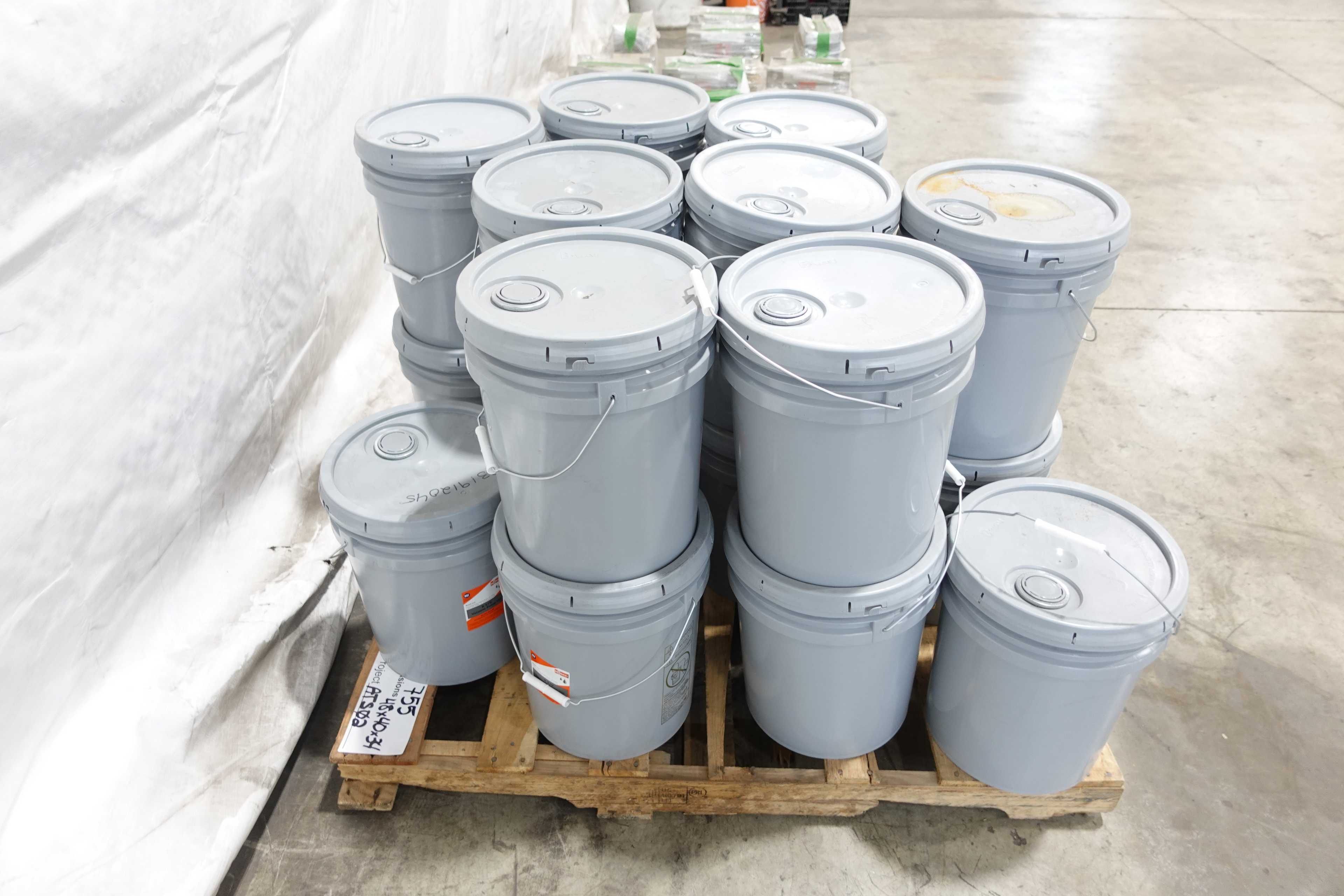 PALLET OF BUSCH R570 VACUUM PUMP OIL - PUMP REPLACEMENT PARTS