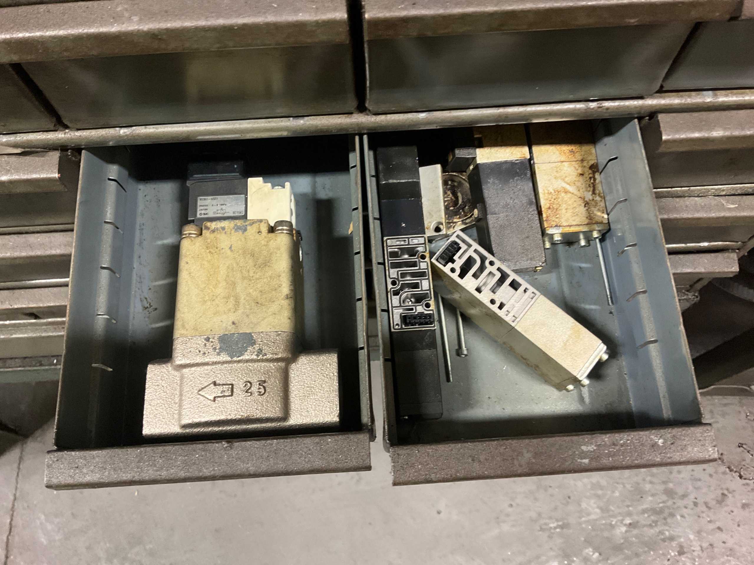 STORAGE UNIT WITH COMPONENTS - TOOL STORAGE