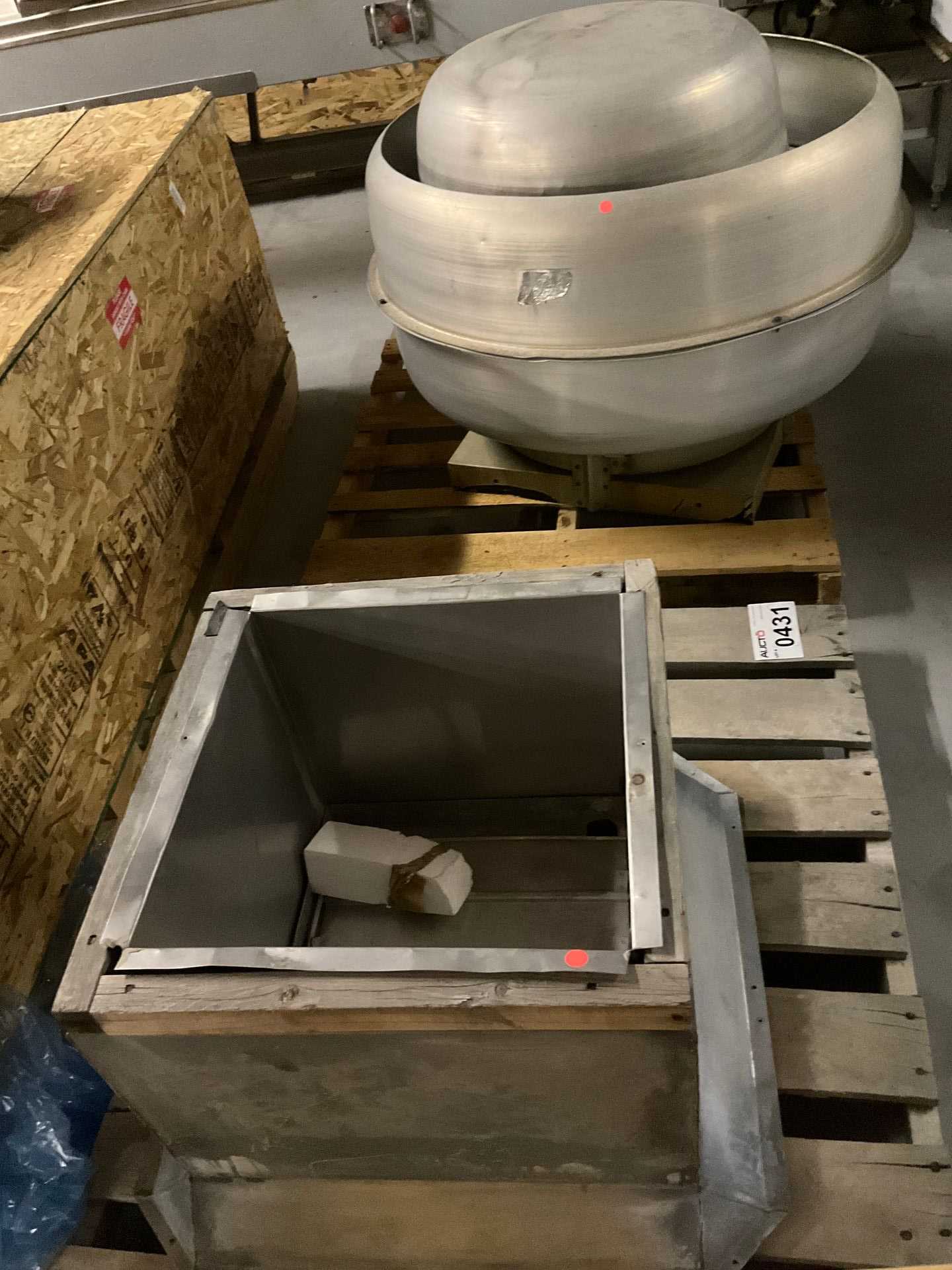QTY 2- PALLET WITH AIR VENTS - HVAC PARTS & ACCESSORIES
