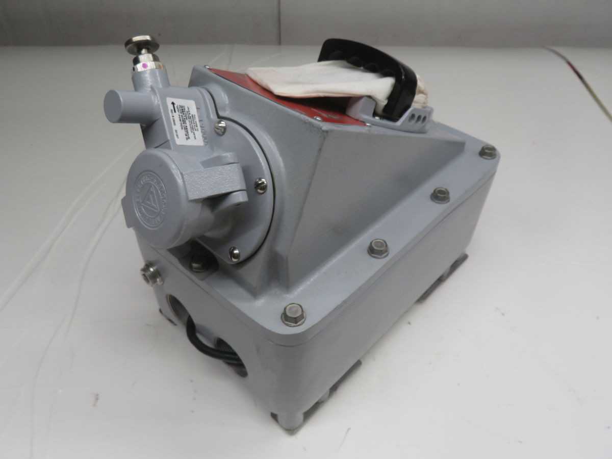 EMERSON EBRH3023DSGB EXPLOSION-PROOF DISCONNECT RECEPTACLE, 30A, 2-WIRE, 3-POLE, 250V AC - ELECTRICAL RECEPTACLES