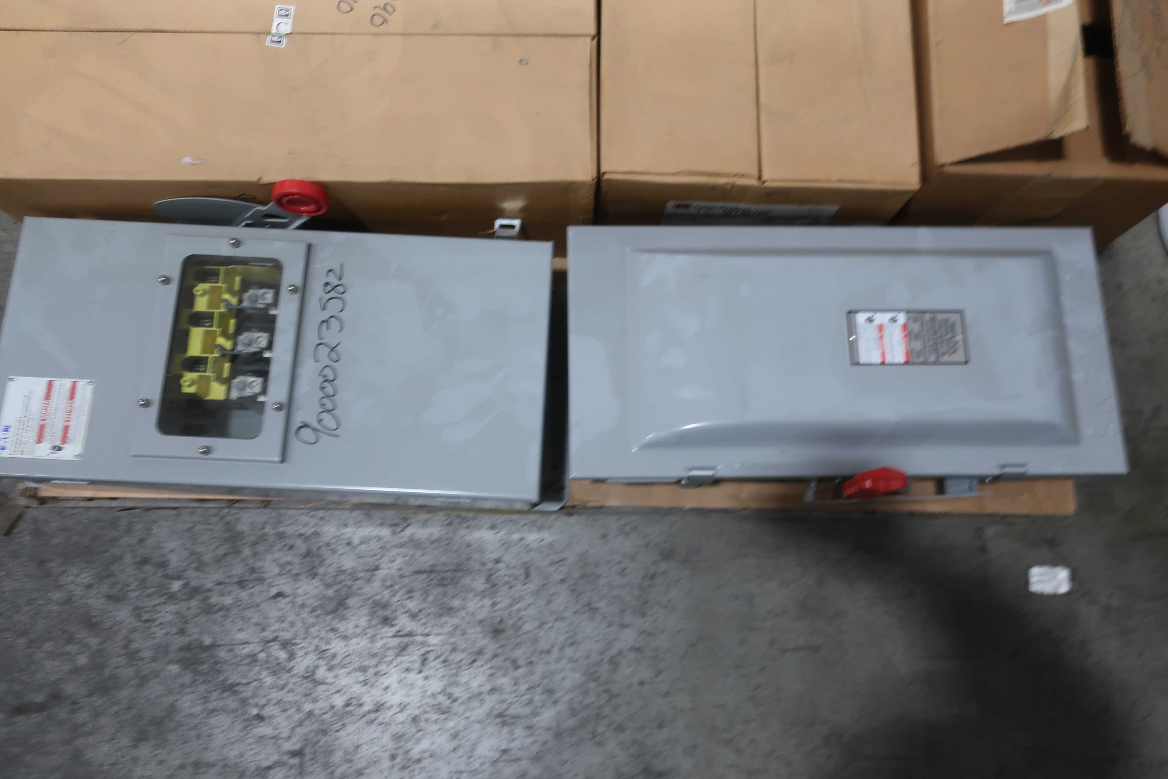 SKU 1733088 - 4 PALLETS OF ASSORTED DISCONNECT SWITCHES - DISCONNECT SWITCHES