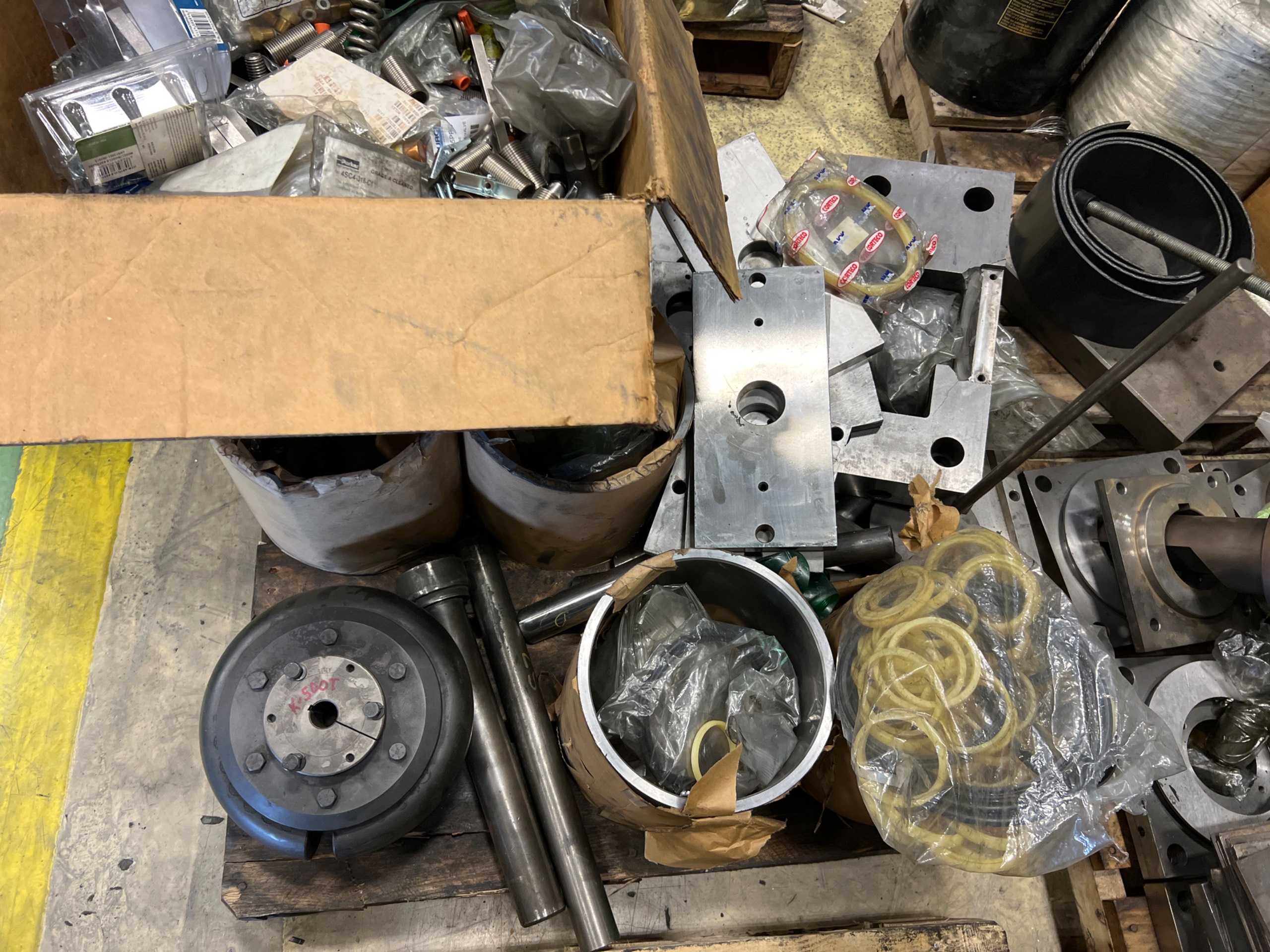BULK QTY OF INDUSTRIAL PARTS - INDUSTRIAL PARTS