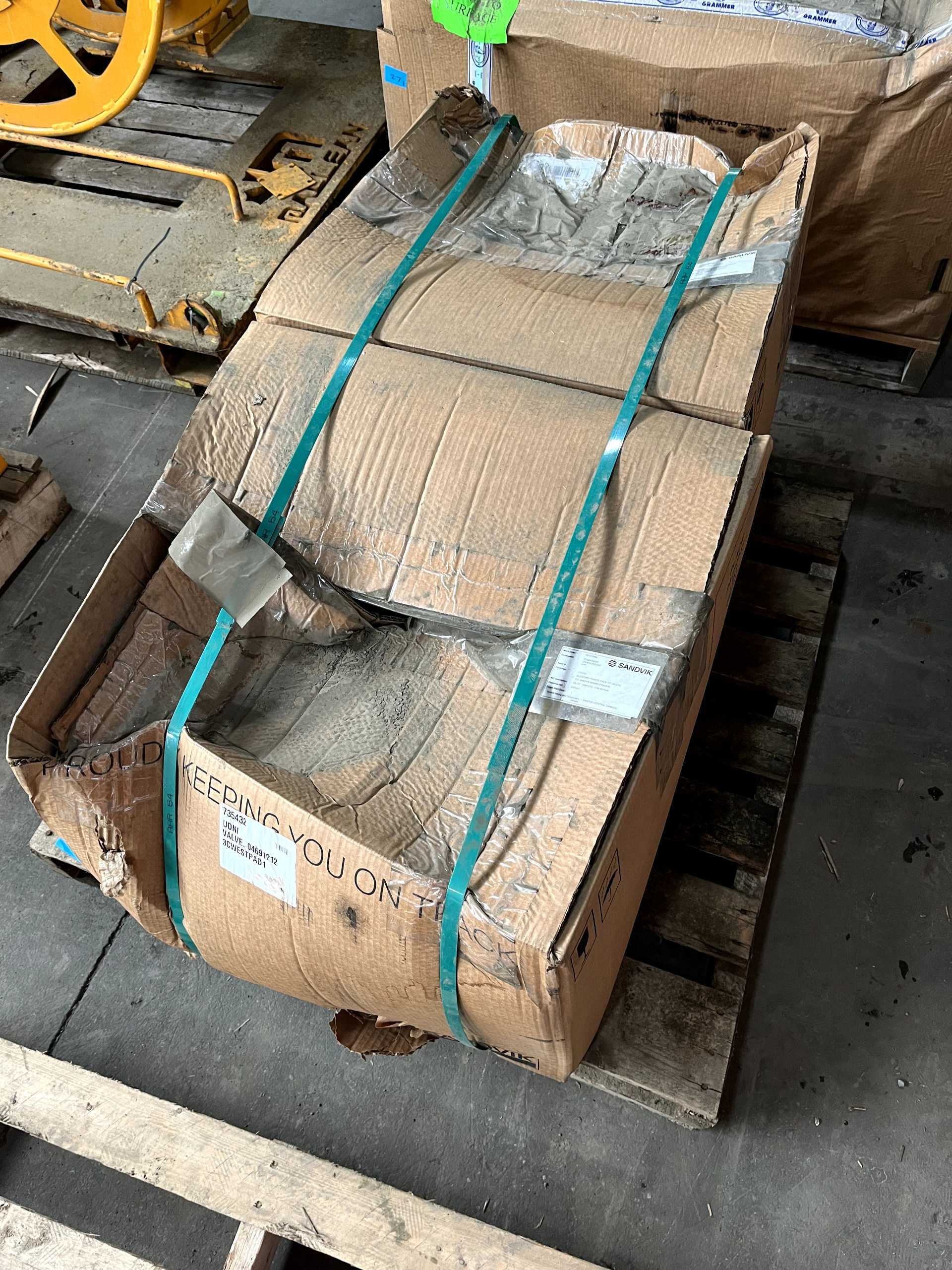 QTY 2: SANDVIK 04691212 HYDRAULIC VALVE FOR TORO ST1400 SCOOPTRAM - HYDRAULIC VALVE