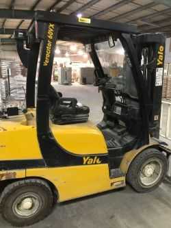2016 YALE GLP060VX FORKLIFT: 6000LB CAPACITY, LPG, PNEUMATIC TIRES, 199IN LIFT, TECHTRONIX TRANS - SIT-DOWN FORKLIFTS