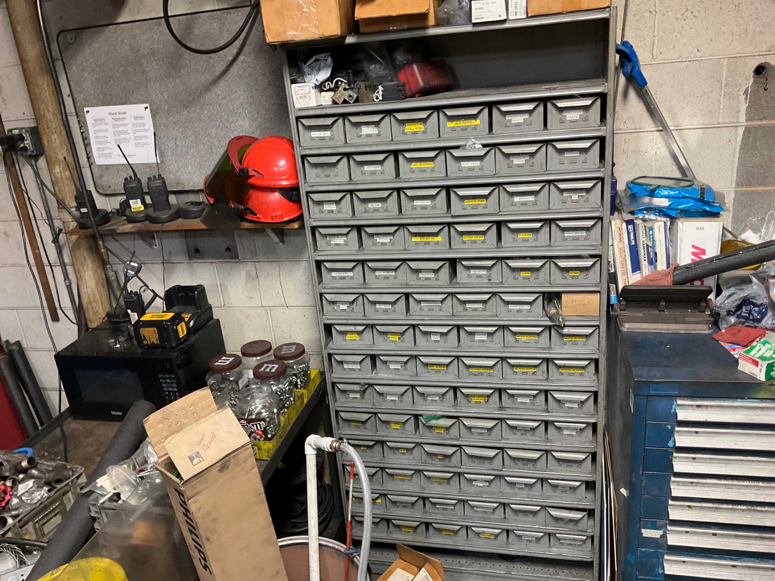 DRAWER CABINET WITH CONTENTS - DRAWER CABINET