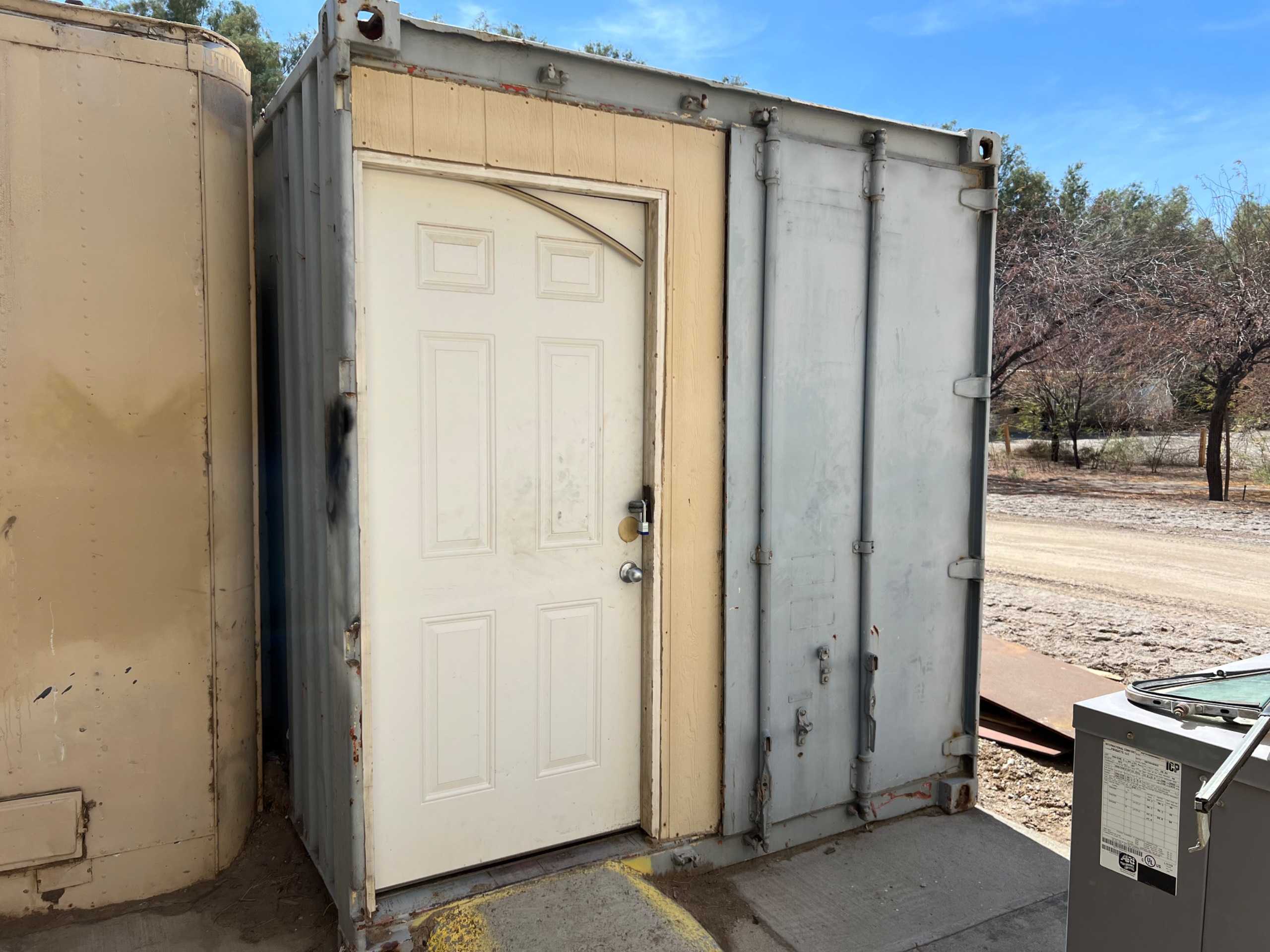 CONTAINER OF HEAVY EQUIPMENT PARTS - INDUSTRIAL PARTS