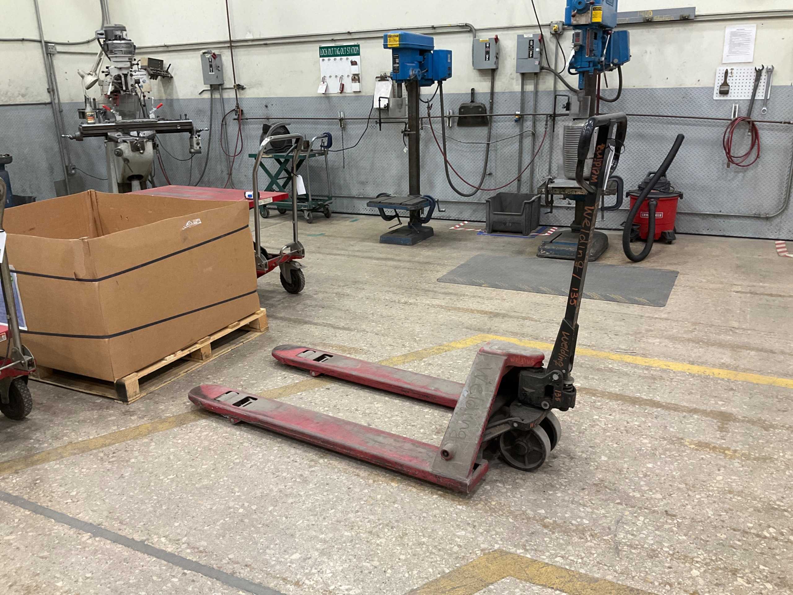 MANUAL PALLET JACK - MANUAL PALLET JACK