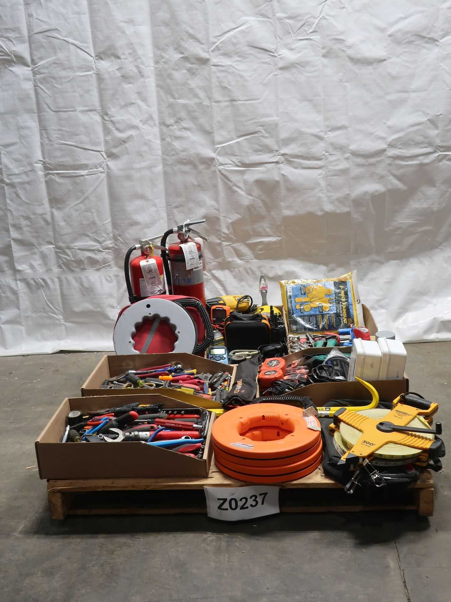 PALLET OF ASSTORED TOOLS - TOOLS