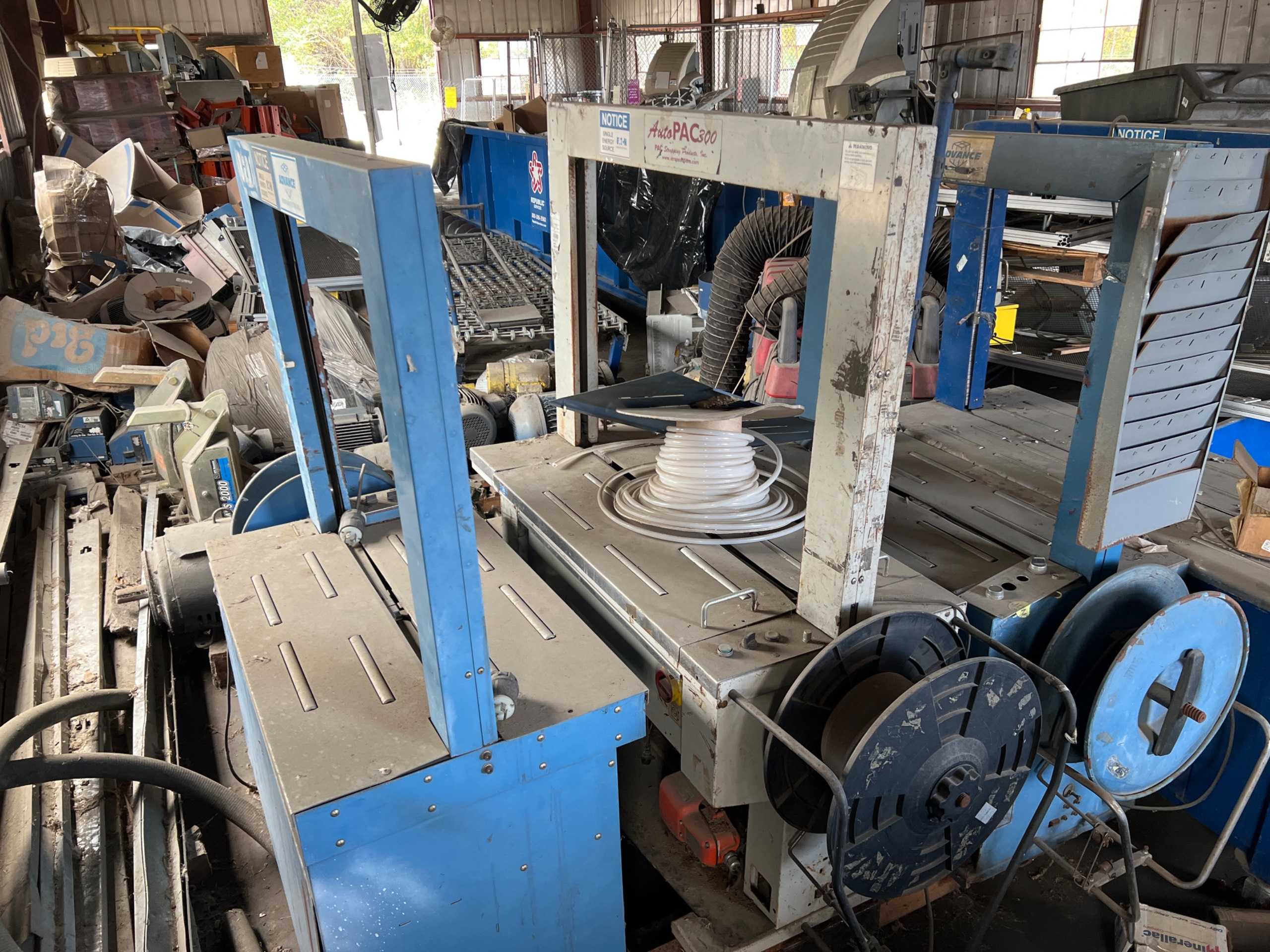 QTY 4: STRAPPING MACHINE - PACKAGING
