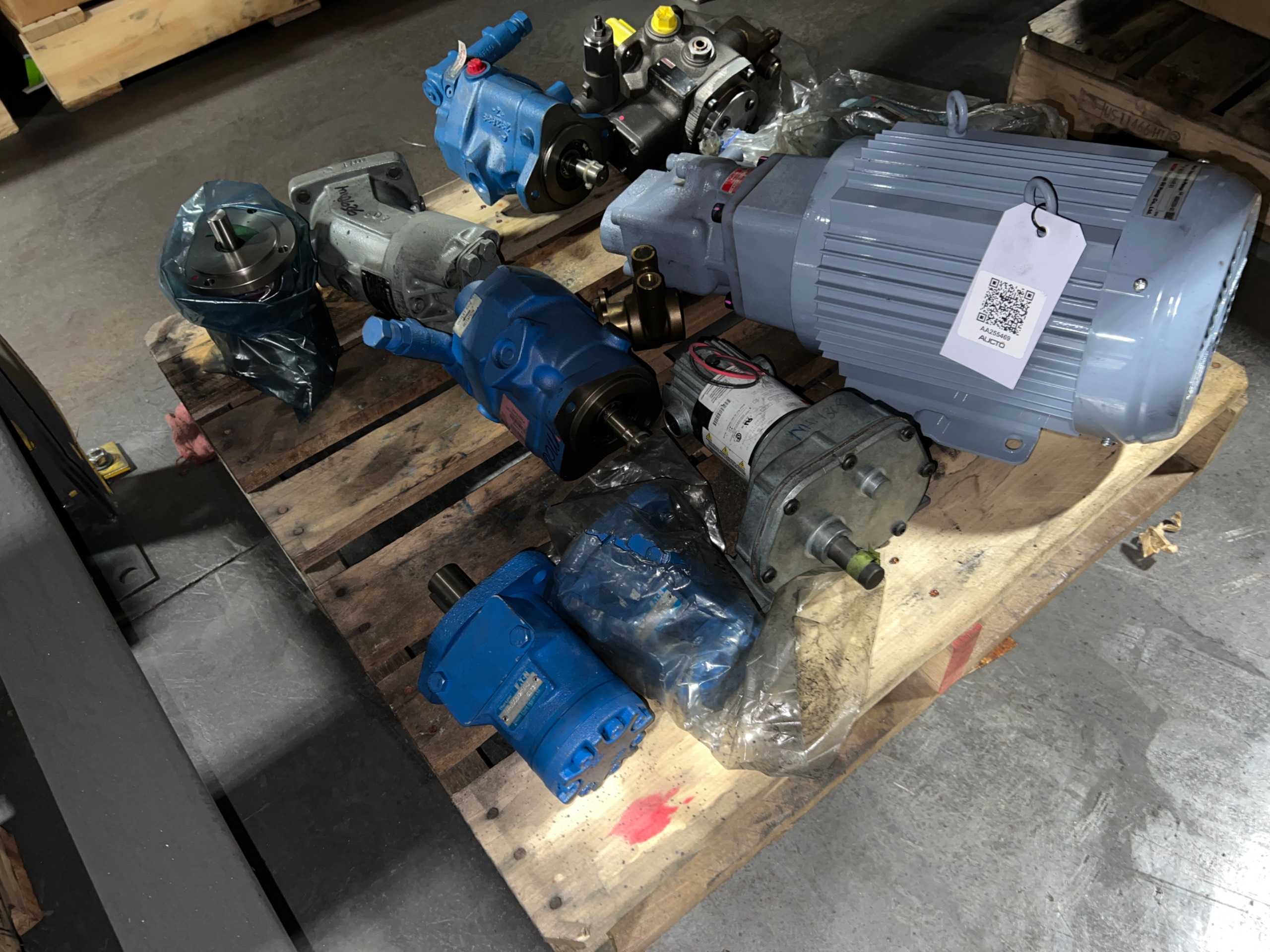 BULK QTY OF MOTORS - INDUSTRIAL PARTS