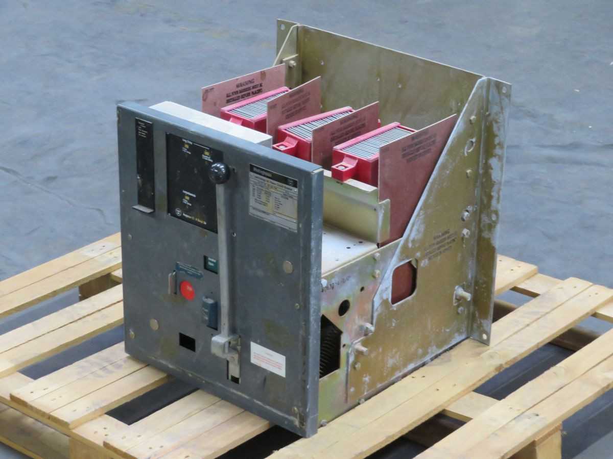WESTINGHOUSE DS-206 CB, 3-POLE, 800A CURRENT, 600VAC VOLTAGE, 35KAIC IC - CIRCUIT BREAKERS