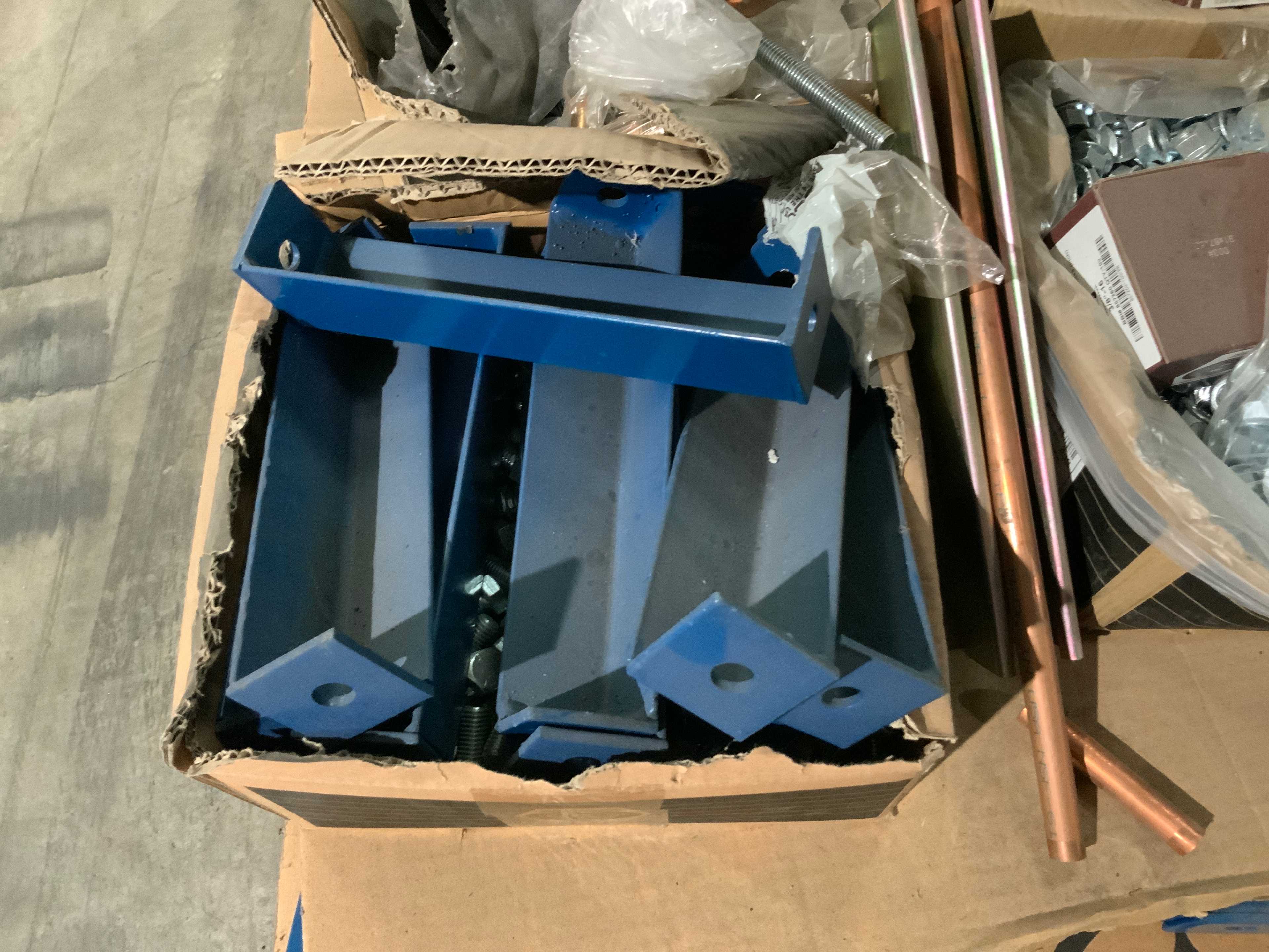 PALLET OF RACK PARTS - INDUSTRIAL PARTS