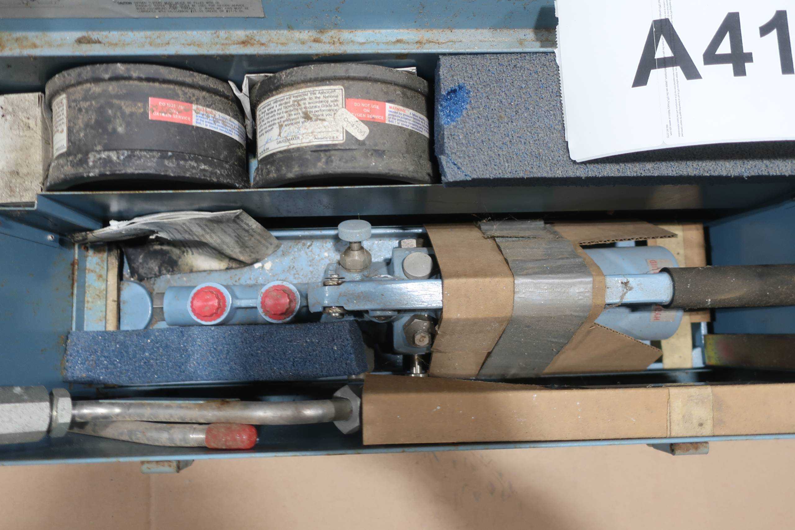LOT OF 1 ASHCROFT 1327 PORTABLE PUMP - PUMPS