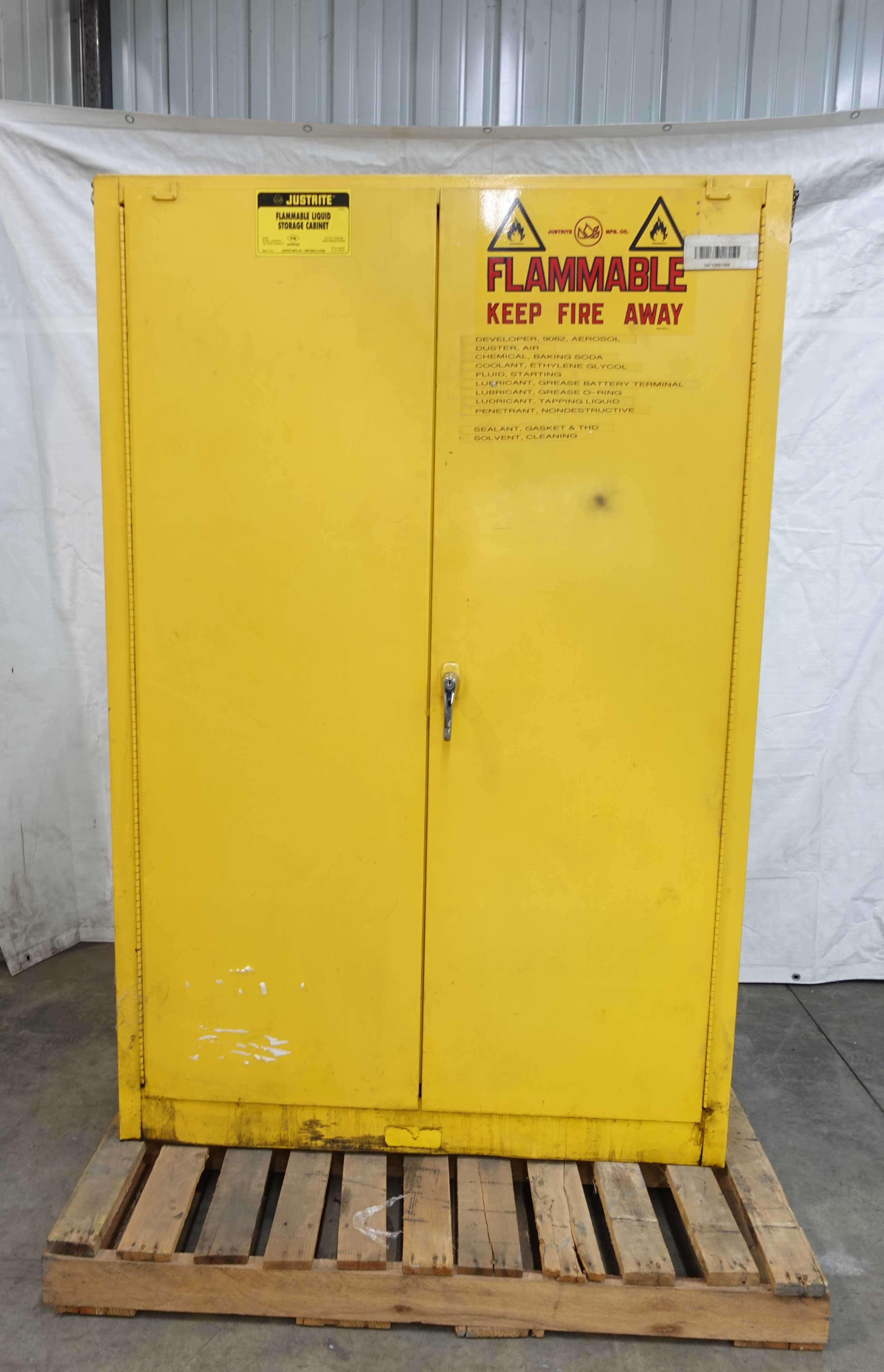 JUSTRITE 45 GALLON CAPACITY SAFETY STORAGE CABINET - SAFETY EQUIPMENT