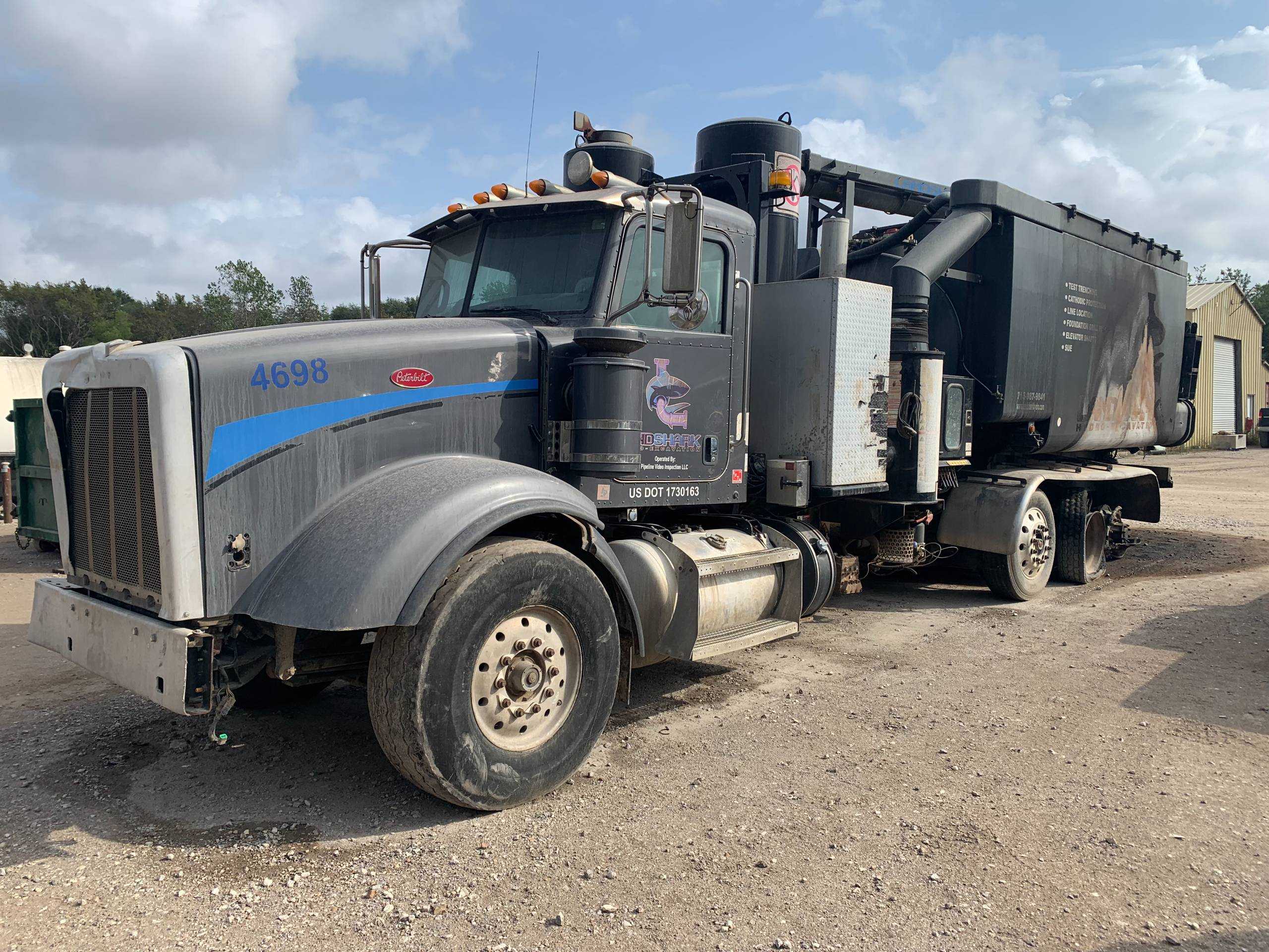 2015 PETERBILT 367 HYDRO EXCAVATION TRUCK - UTILITY TRUCKS
