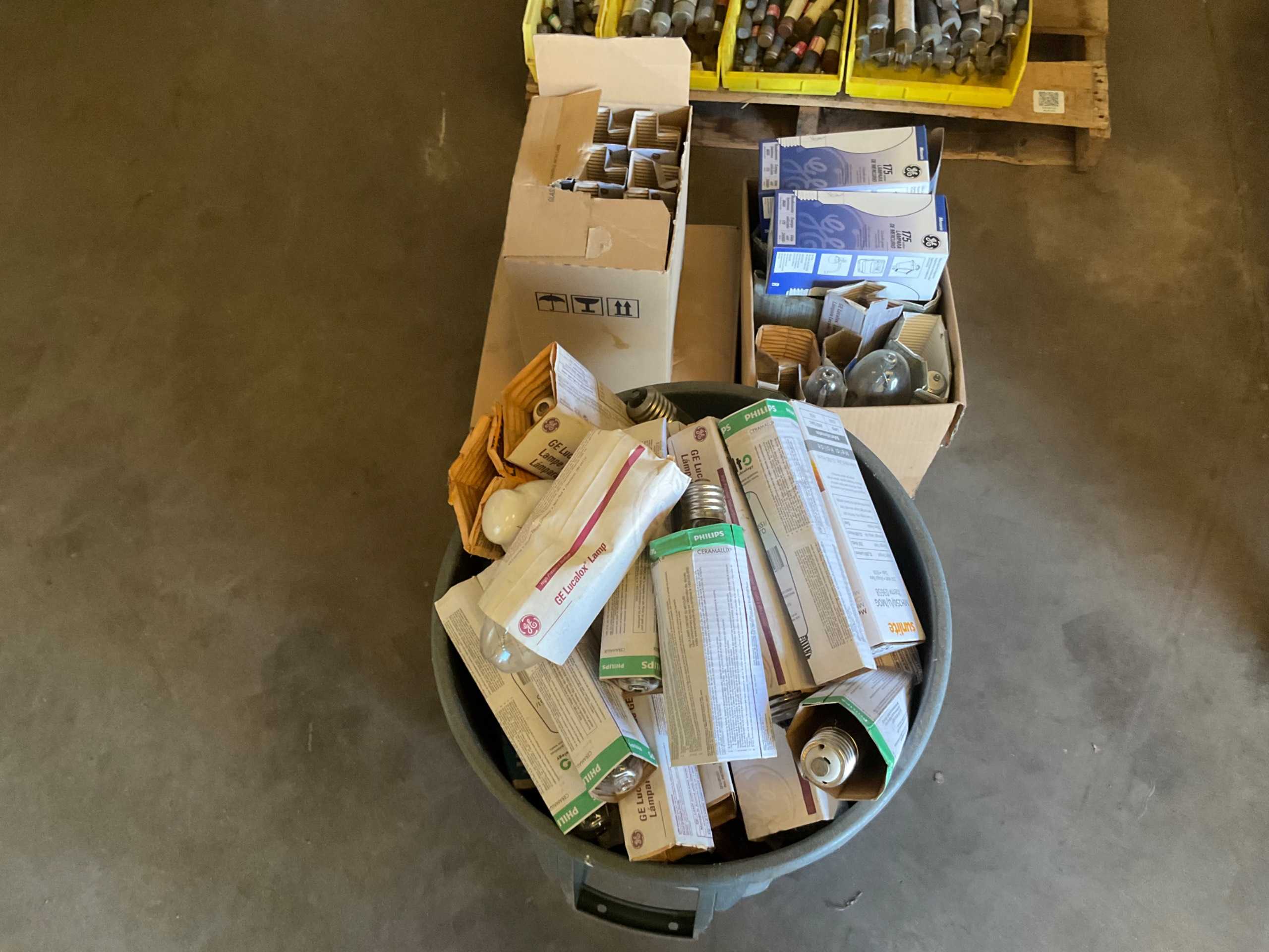 BULK QTY OF LIGHTING - LIGHTING