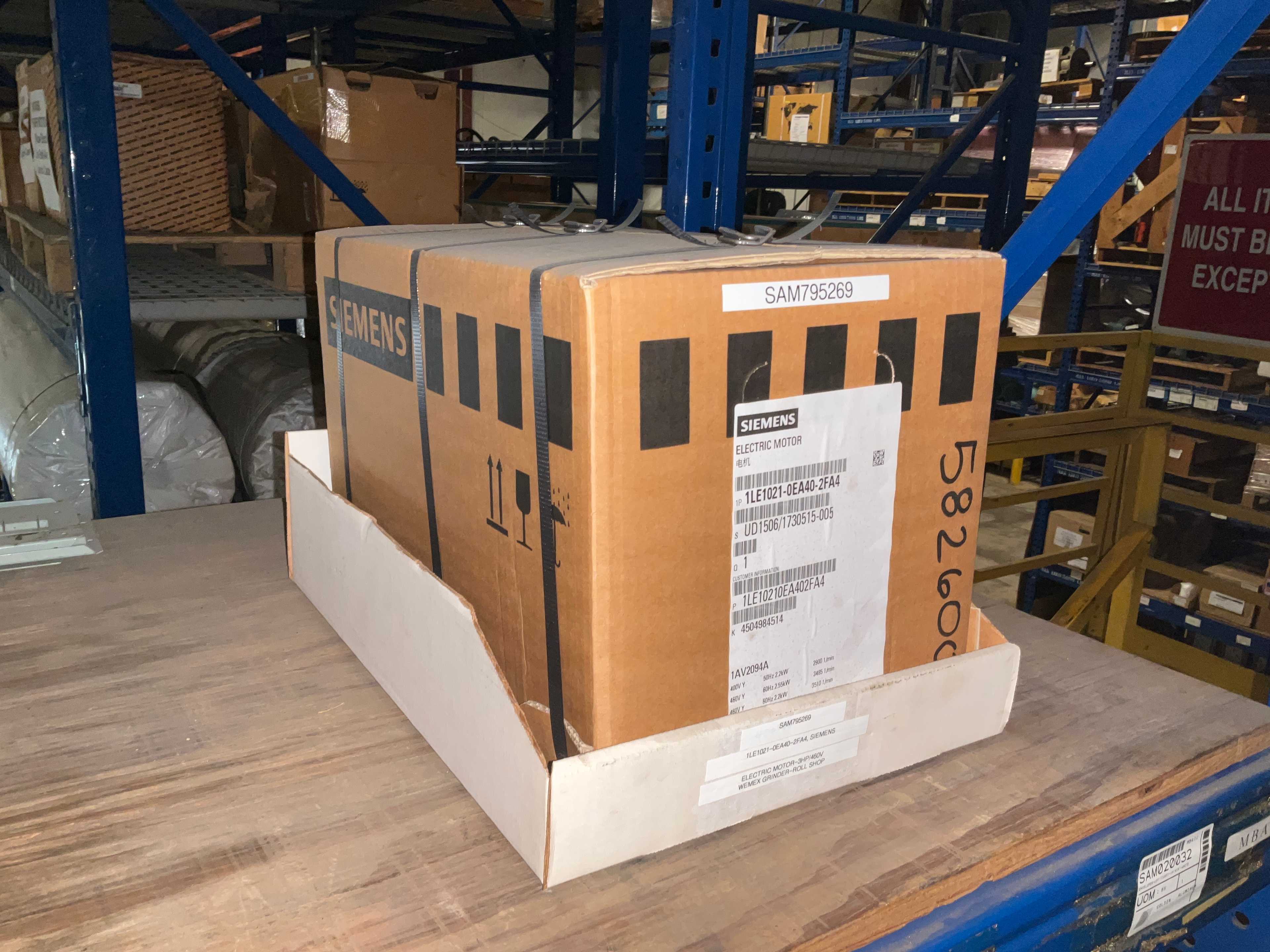 SIEMENS CORP 1LE1021-0EA40-2FA4 DC MOTOR -