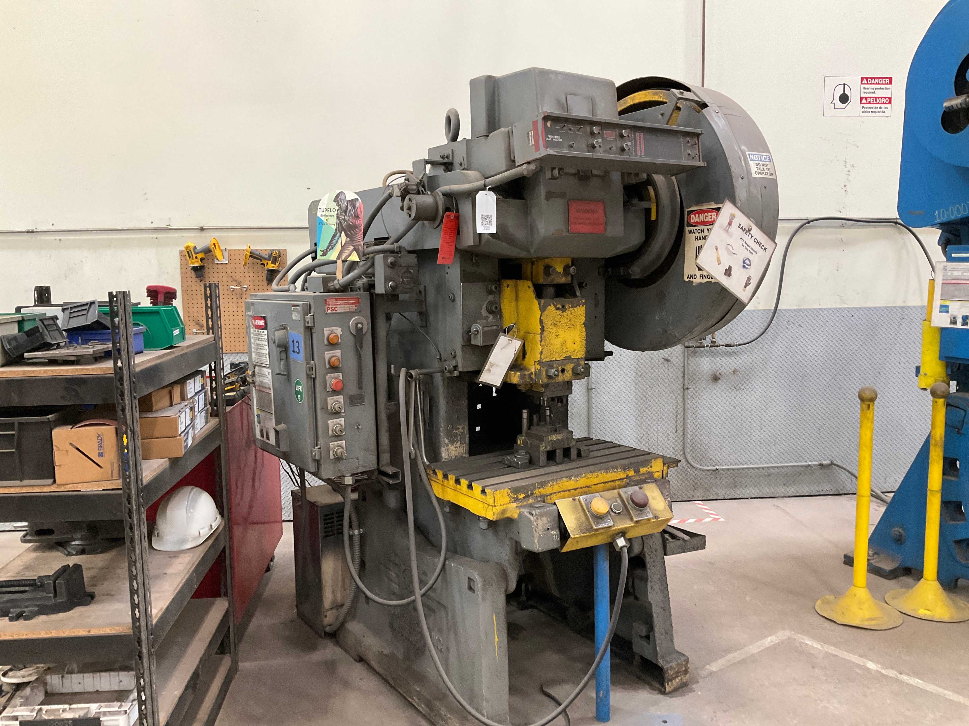 V&O PUNCHING MACHINE - SHEET METAL EQUIPMENT