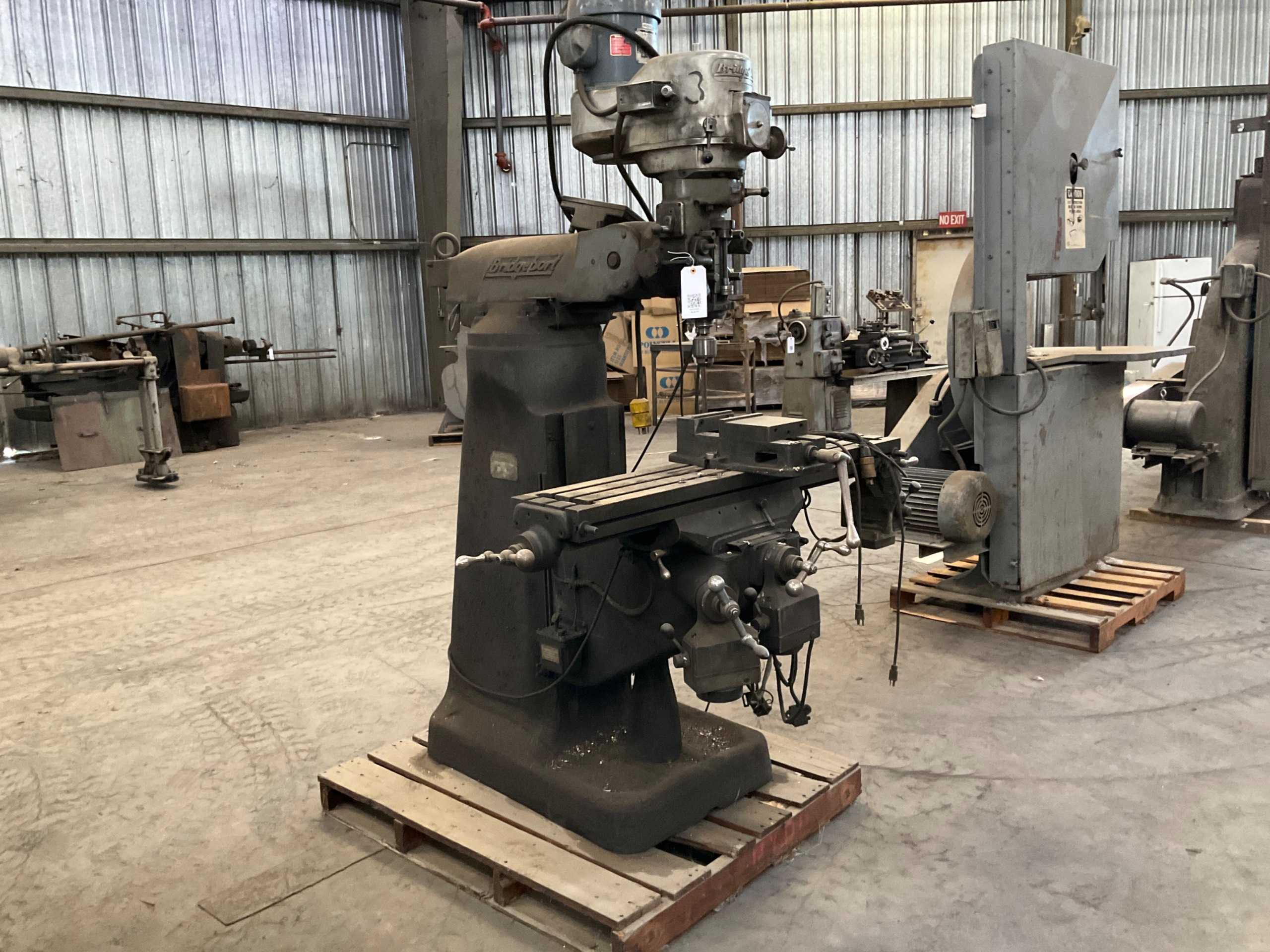 BRIDGEPORT VERTICAL MILLING MACHINE BRIDGEPORT VERTICAL MILLING MACHINE