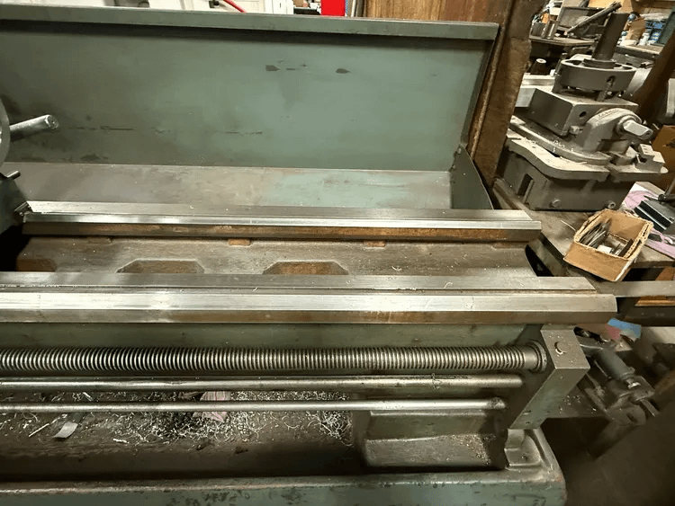 1984 OSAMA SJ-1760-G LATHE 17'' X 60'' - MANUAL LATHES