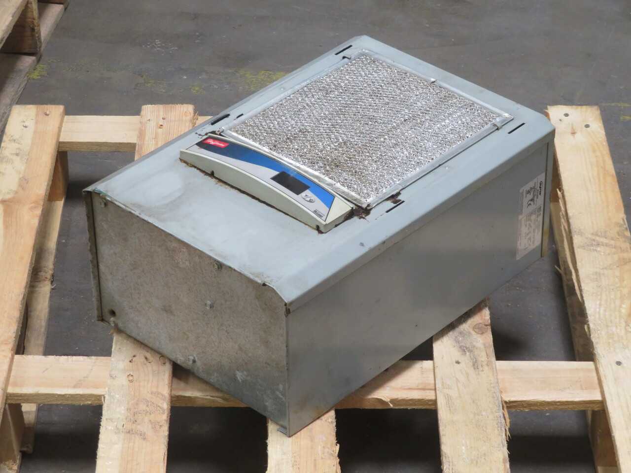 MCLEAN M17-0226-G004H HVAC, 586W COOLING, 220/230V POWER, NEMA 12, 27.2 KG WEIGHT - AIR CONDITIONER