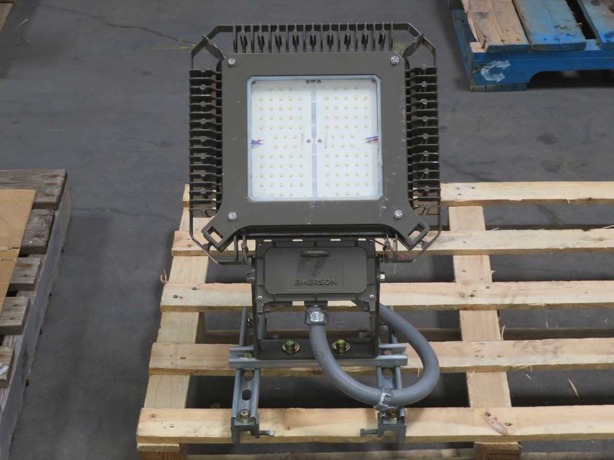 EMERSON AMLHL3CG6BU LEDS, 30K LM, 5000K, 70 CRI, 249W POWER, 120-277V, IP66, -40/+55C TEMP - LIGHT FIXTURES