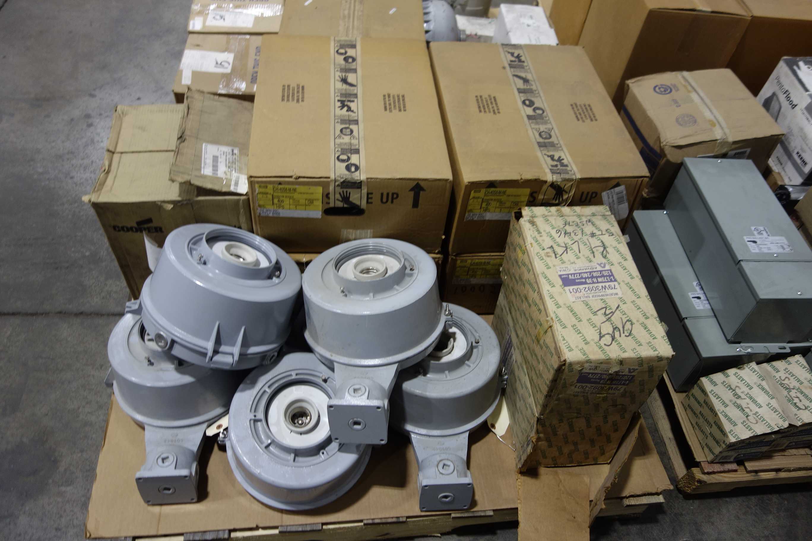 4 PALLETS OF ASSORTED LIGHTING - LIGHTING