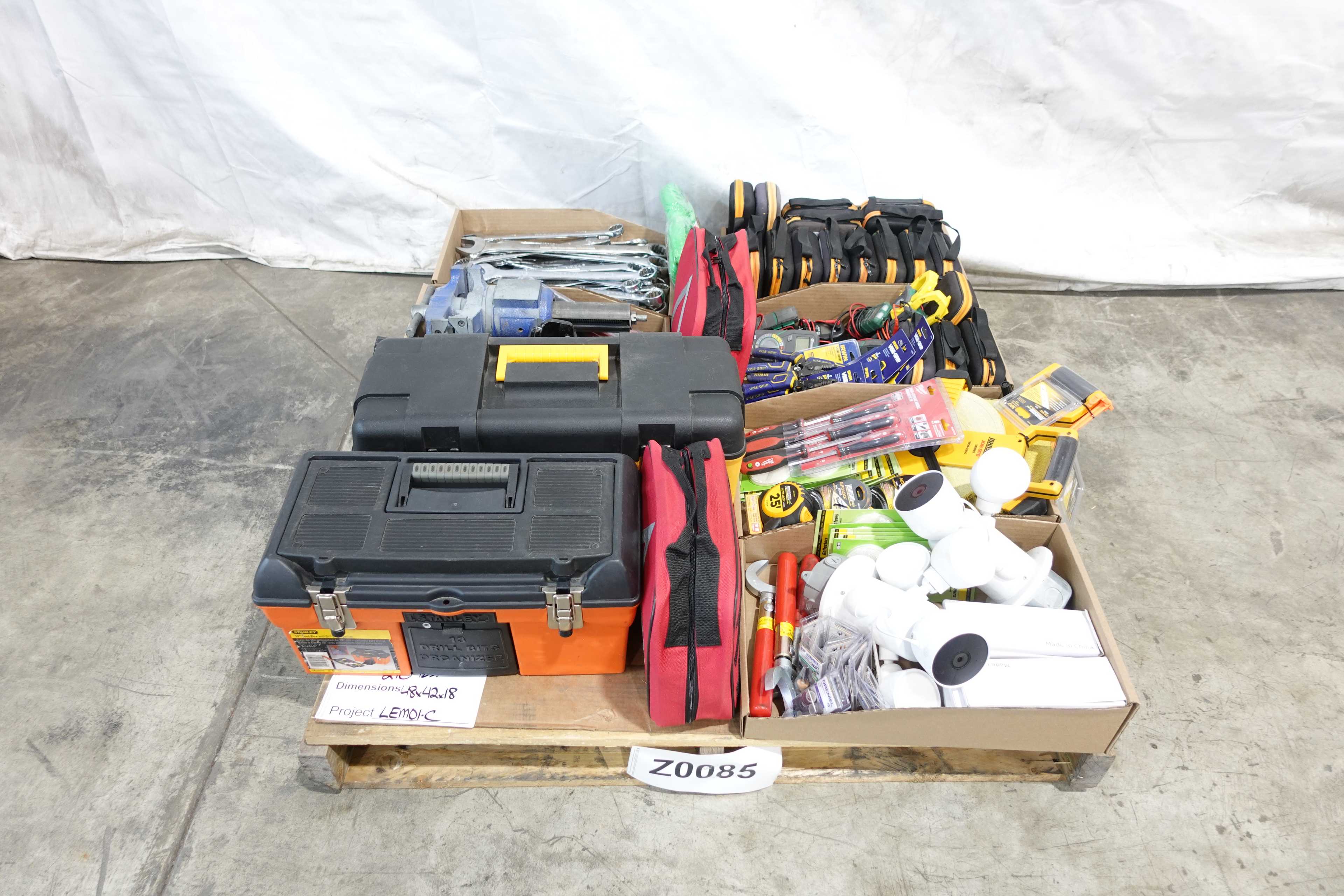 PALLET OF ASSORTED TOOLS AND SAFETY EQUIPMENT - TOOLS