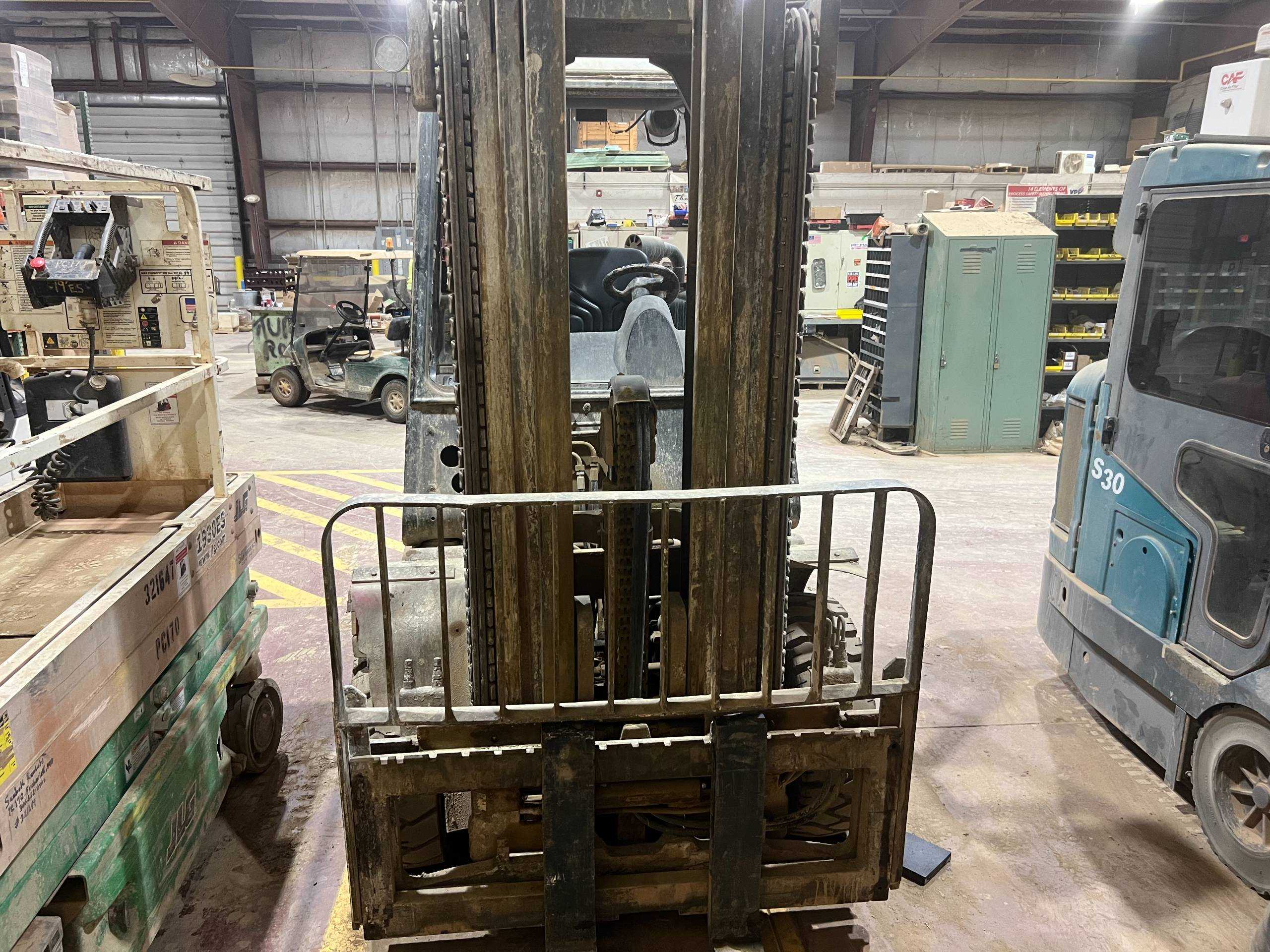2000 LINDE H40D-04 SIT-DOWN FORKLIFT, 8000 LBS, DIESEL, PNEUMATIC, 178" MAX FORK HT - SIT-DOWN FORKLIFTS