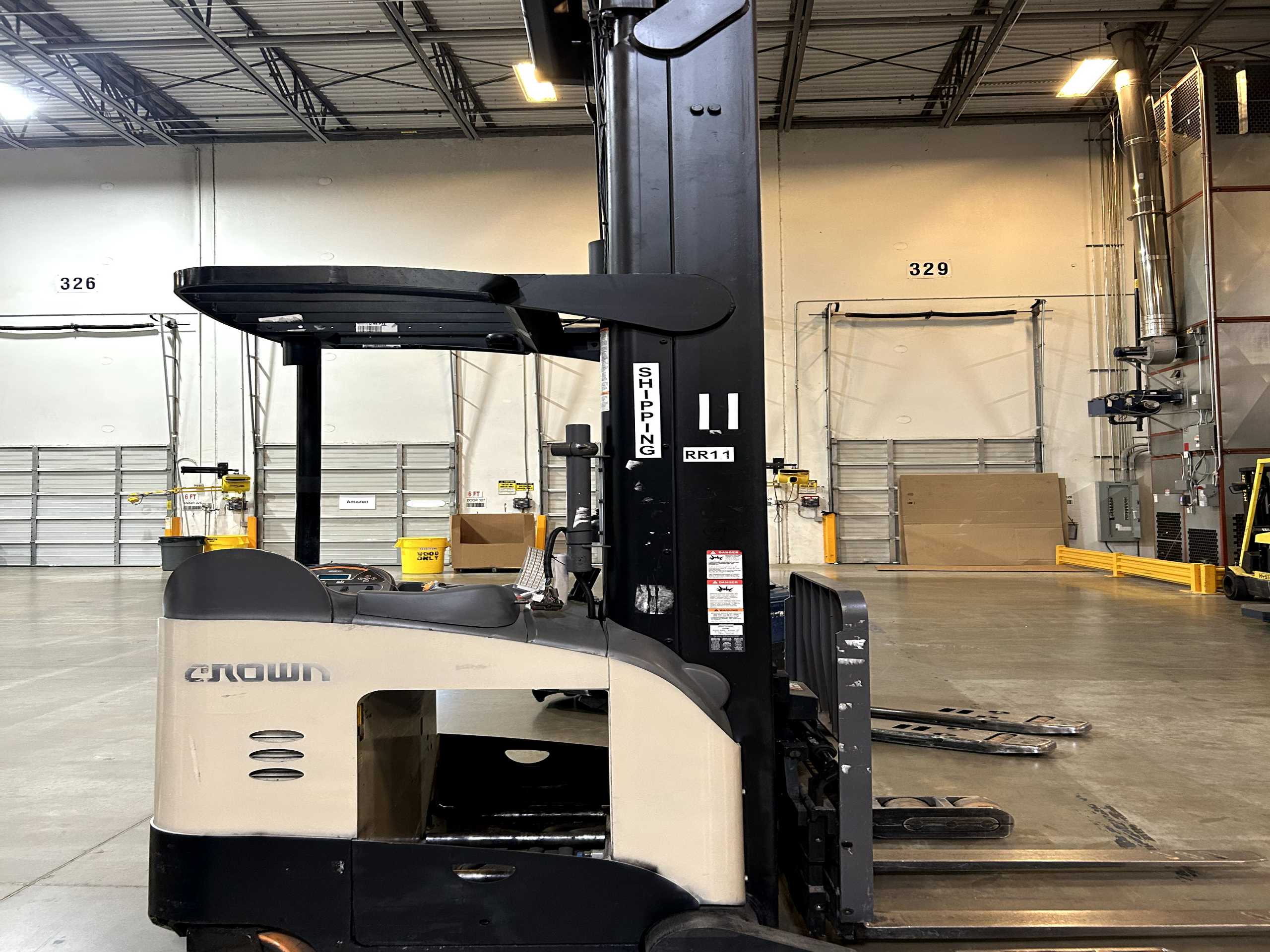 CROWN RR5725-45 REACH TRUCK - REACH TRUCKS