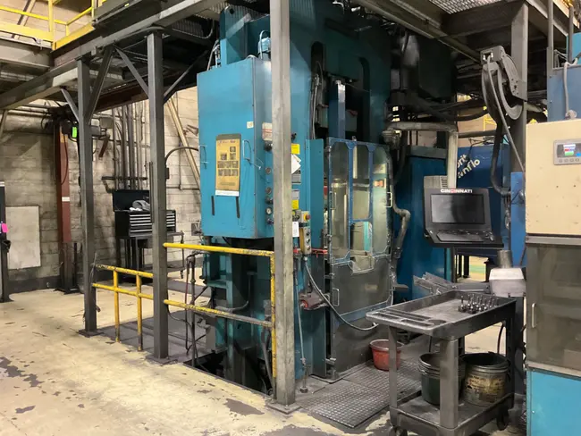 CINCINNATI 175-HC-8 175 TON COMPACTING PRESS - undefined