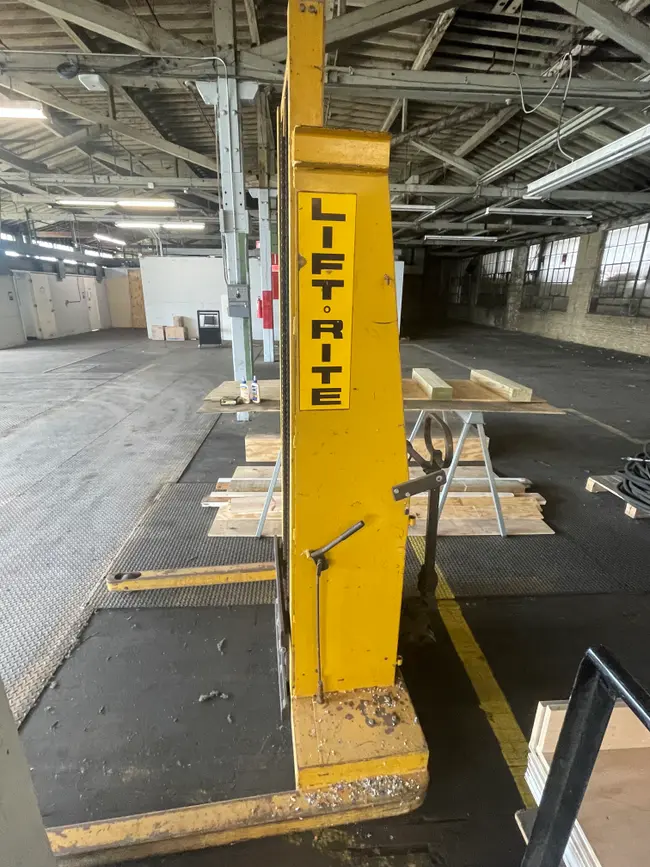 BULK QTY OF LIFTING EQUIPMENT - undefined