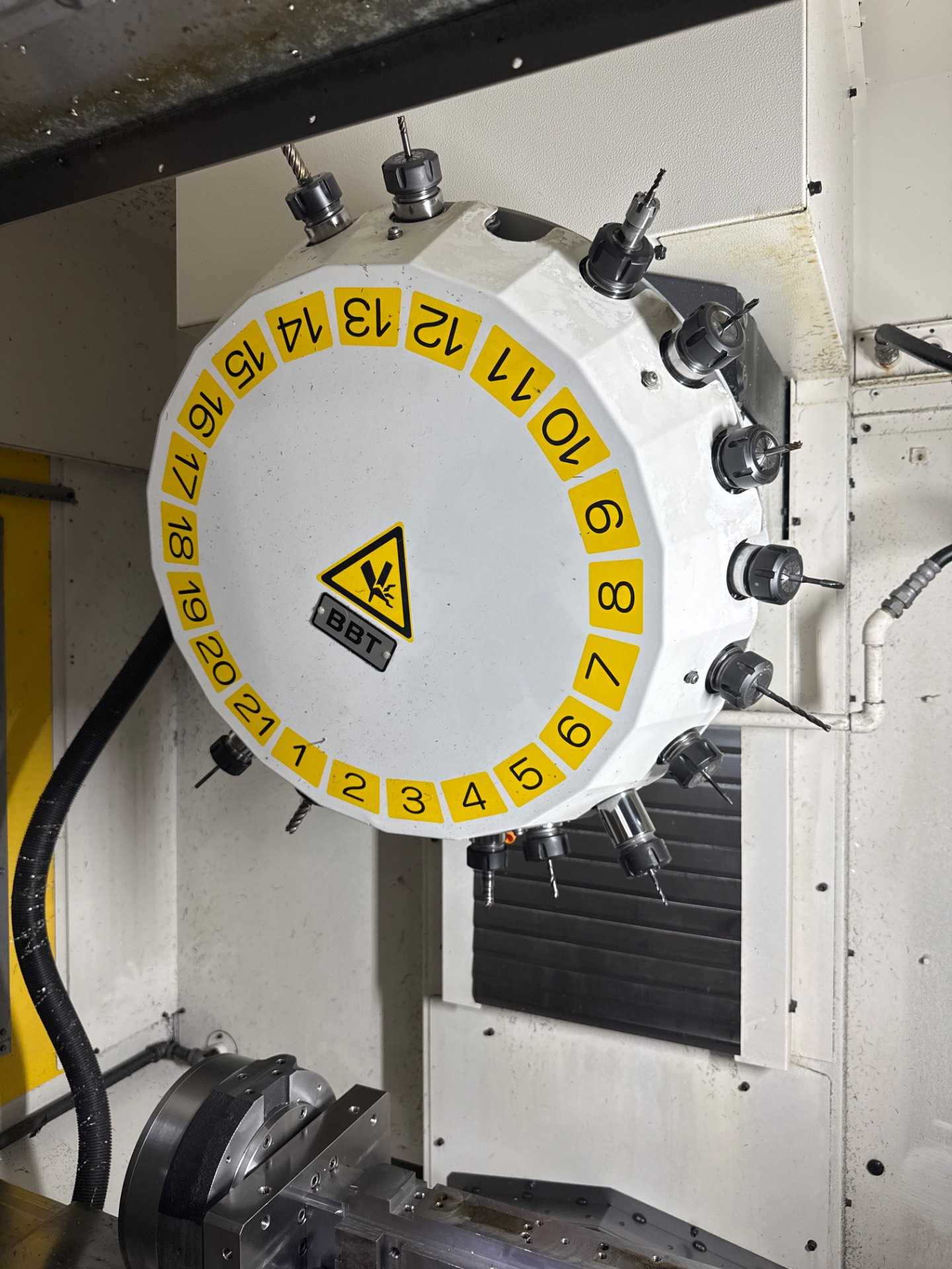 2018 FANUC ROBODRILL Α-D21LIB5 ADV PLUS VMC 21-TOOL, 24K RPM, 31I-B5 PLUS, 700X400X400MM, 54M/MIN - VERTICAL MACHINING CENTERS