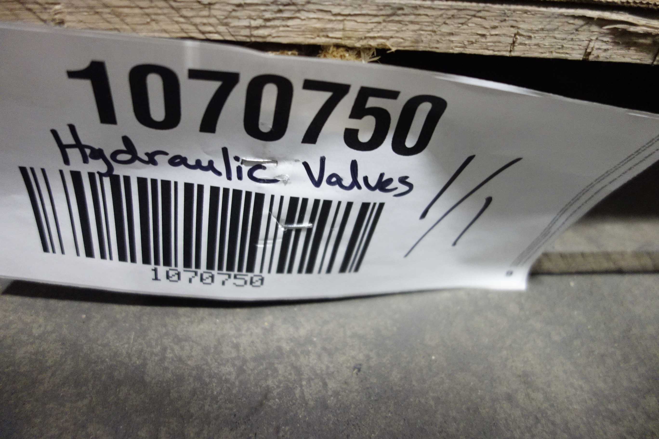PALLET OF  OF HYDRAULIC VALVES - HYDRAULIC VALVE