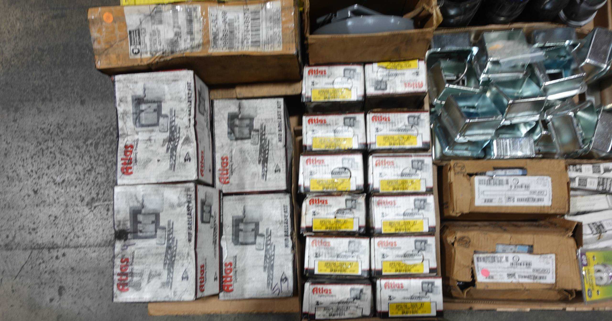 3 PALLETS OF ASSORTED LIGHTING AND ACCESSORIES - LIGHTING