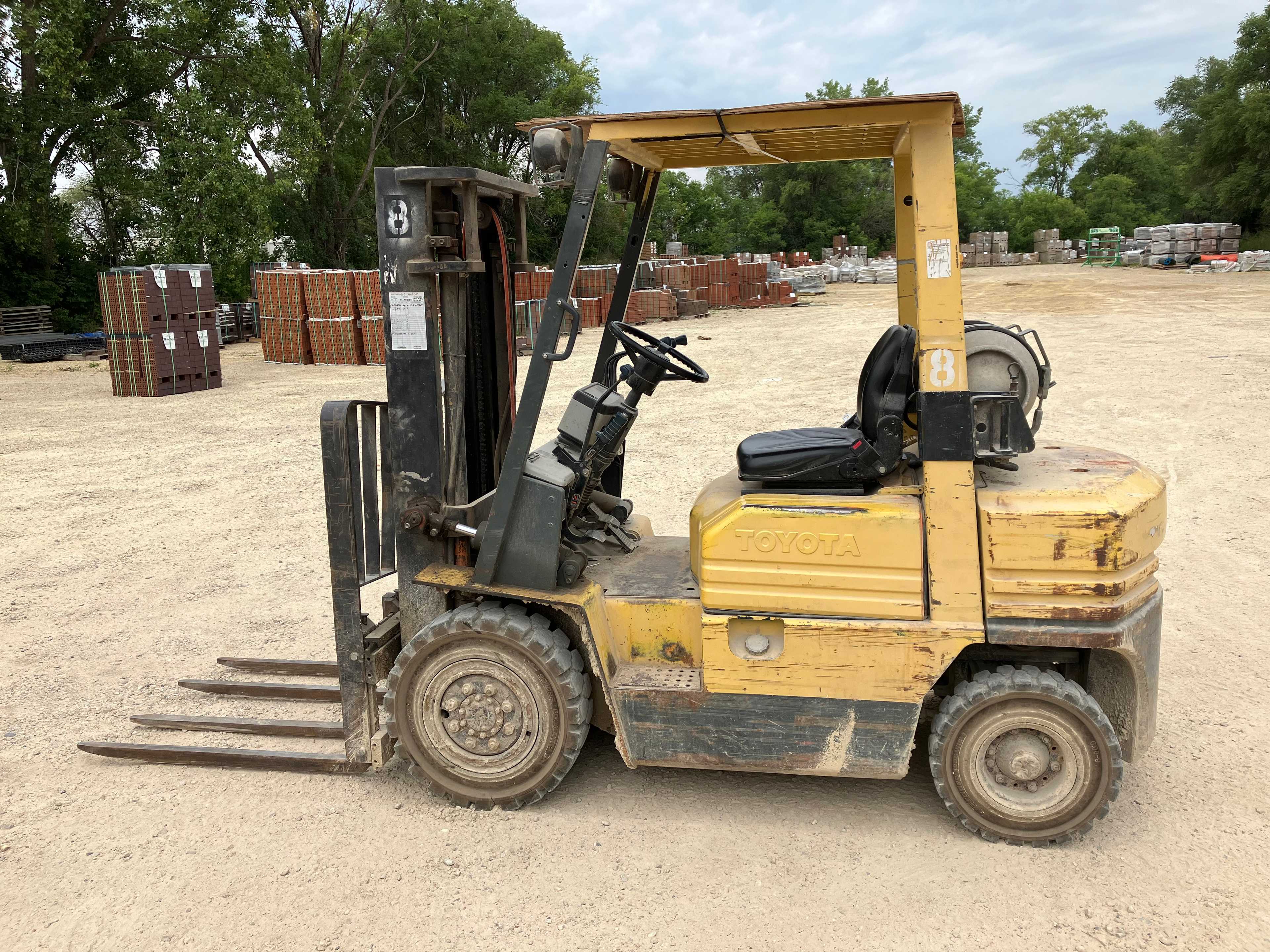 1988 TOYOTA FG25 COUNTERBALANCE FORKLIFT - COUNTERBALANCE FORKLIFT