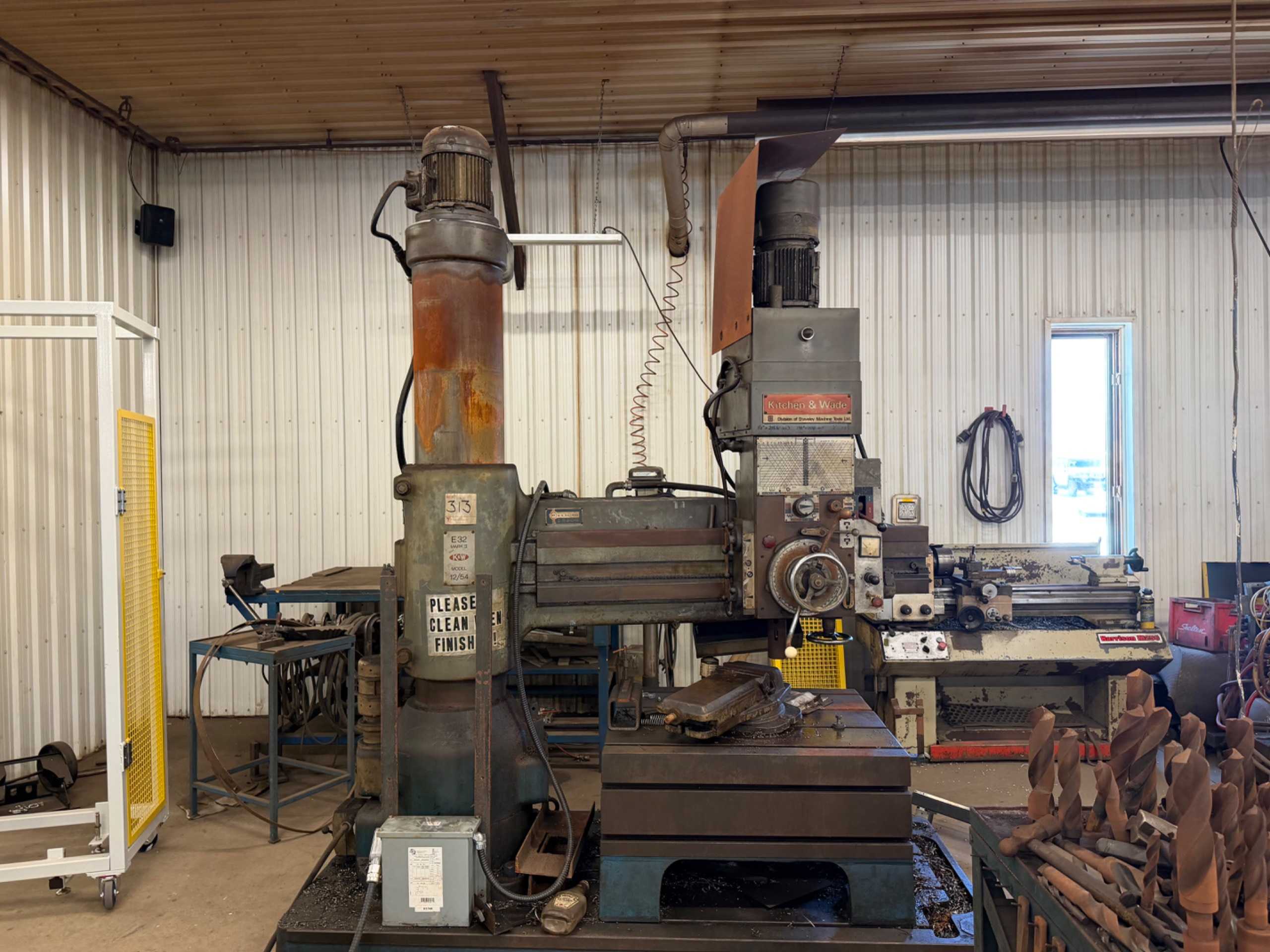 STAVELEY MACHINE TOOLS LTD. E32 MARK II RADIAL ARM DRILL - RADIAL ARM DRILLING MACHINES