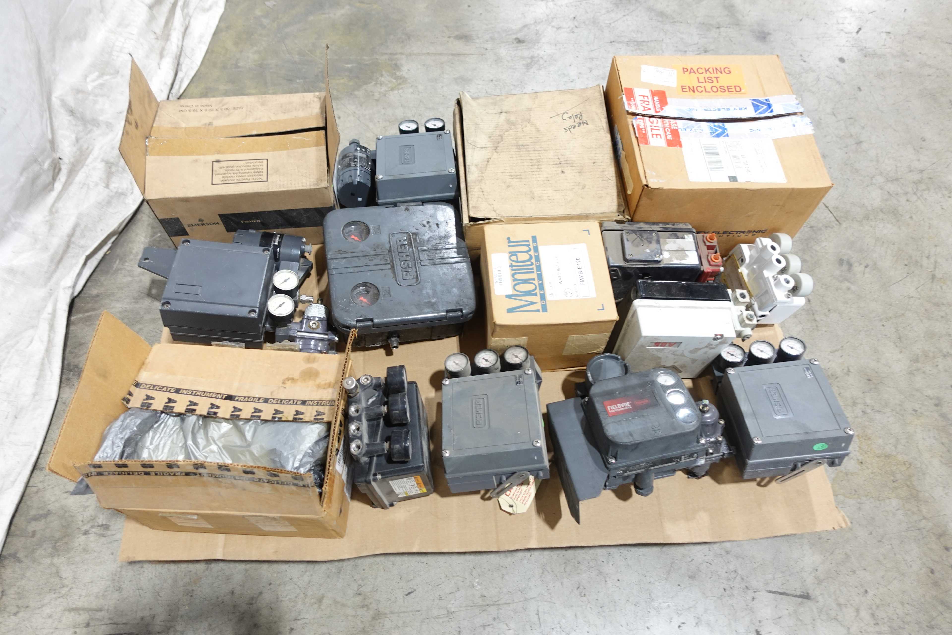 PALLET OF ASSORTED FIELD POSITIONERS - VALVE POSITIONERS & INDICATORS