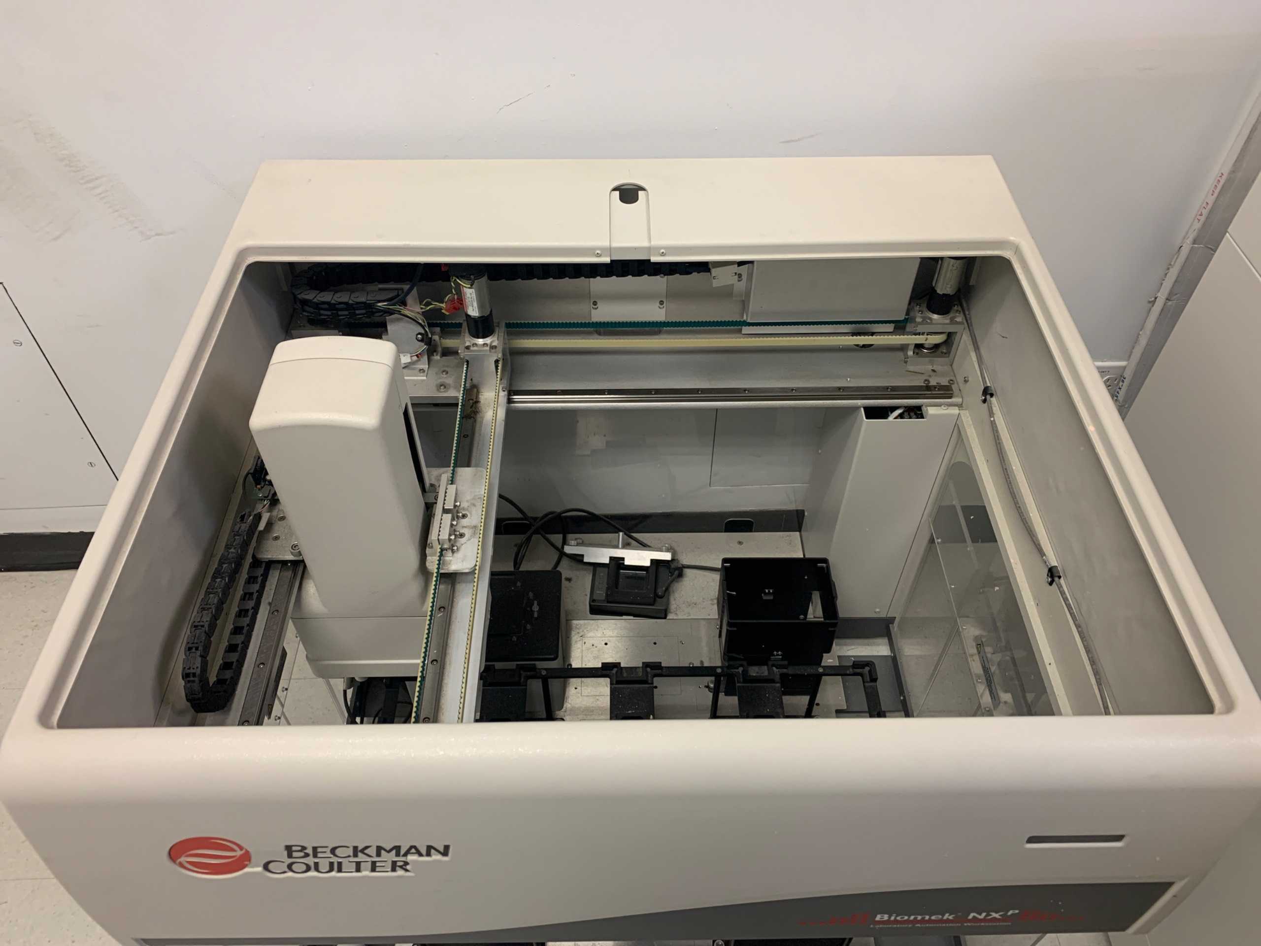 BECKMAN COULTER BIOMEK NXP LIQUID HANDLER - LAB EQUIPMENT