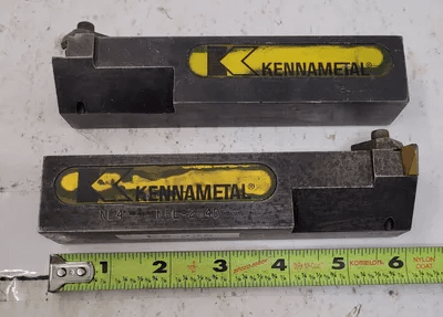 KENNAMETAL NEL-204D/NER-204D TOOLHOLDER LOT OF 2: 1.25 IN SHANK, 6 IN TOOL LENGTH - MACHINE TOOLING