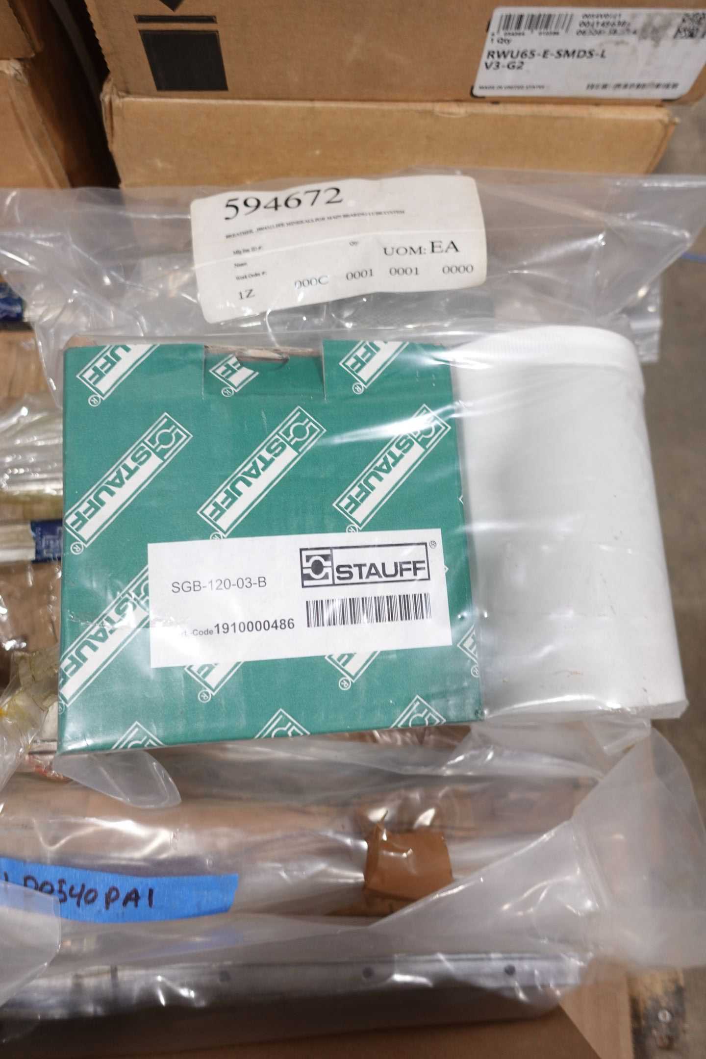 PALLET OF ASSORTED LINEAR BEARINGS, GUIDES, RAILS, BALL BEARINGS AND BEARING ACCESSORIES - LINEAR MOTION