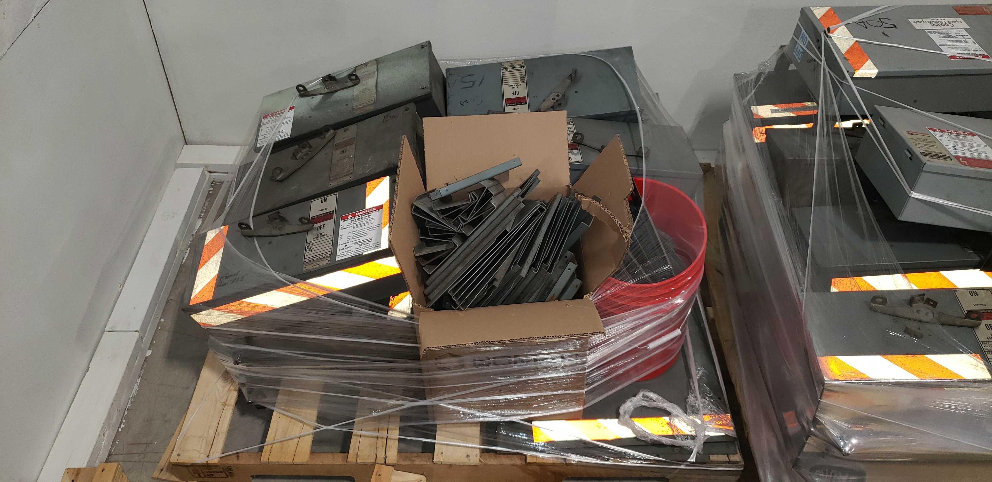 WESTINGHOUSE BUSWAY + BUSPLUGS - BUSWAY