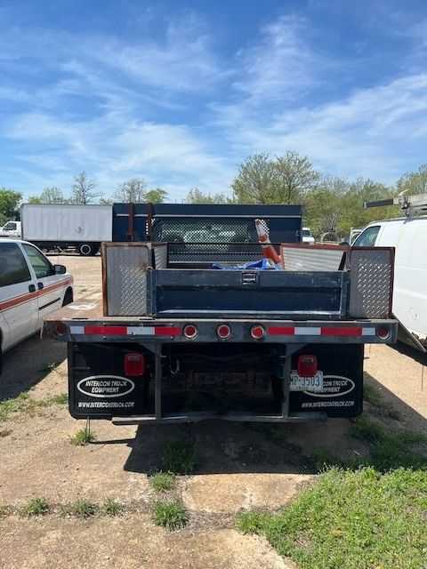 2004 FORD F-350 FLATBED TRUCK - FLATBED TRUCKS