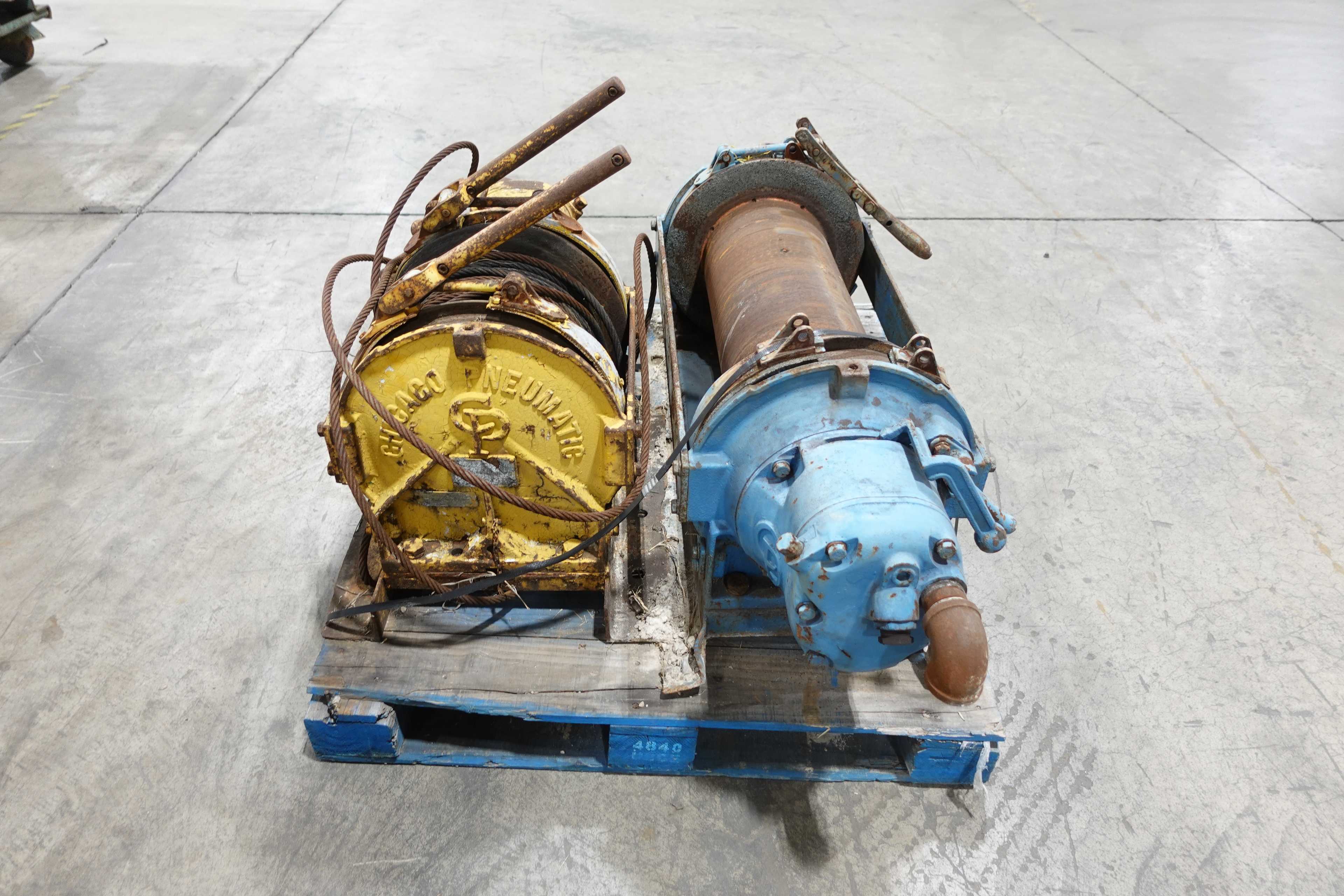 LOT OF 2 CHICAGO PNEUMATIC WINCHES - PNEUMATIC WINCHES