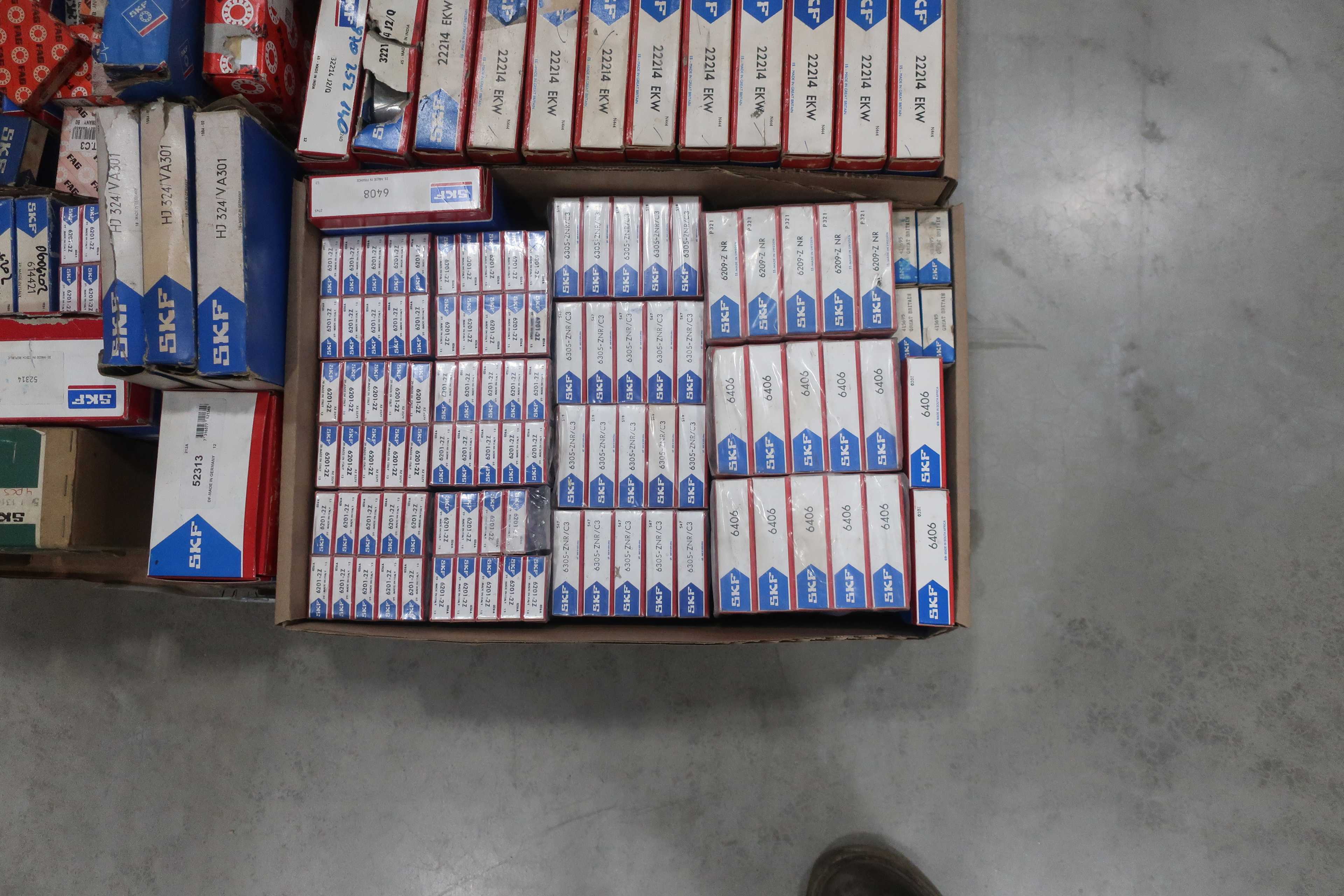 SKU 1738365 - PALLET OF ASSORTED ROLLER BEARINGS, SKF, FAG, RHP, NSK, INA - BEARINGS